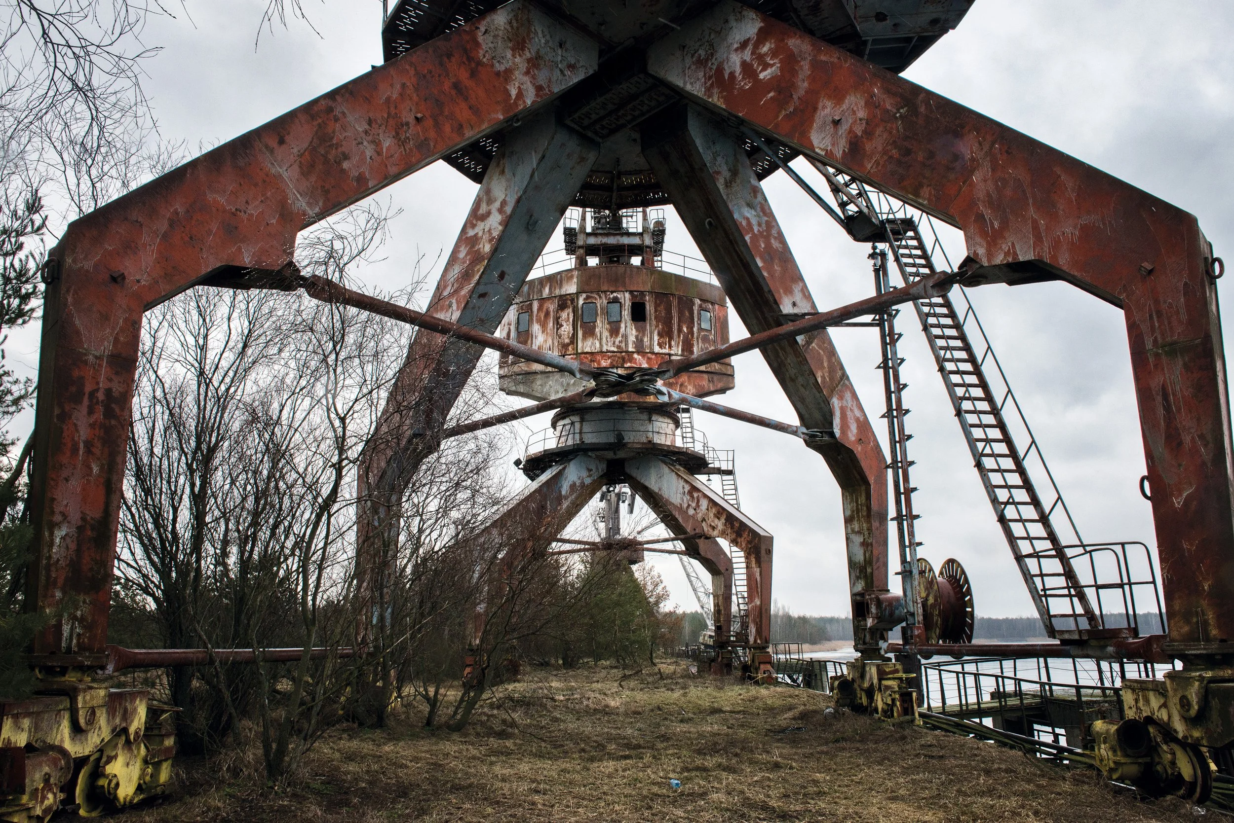 Cranes in the abandoned commercial port.jpg
