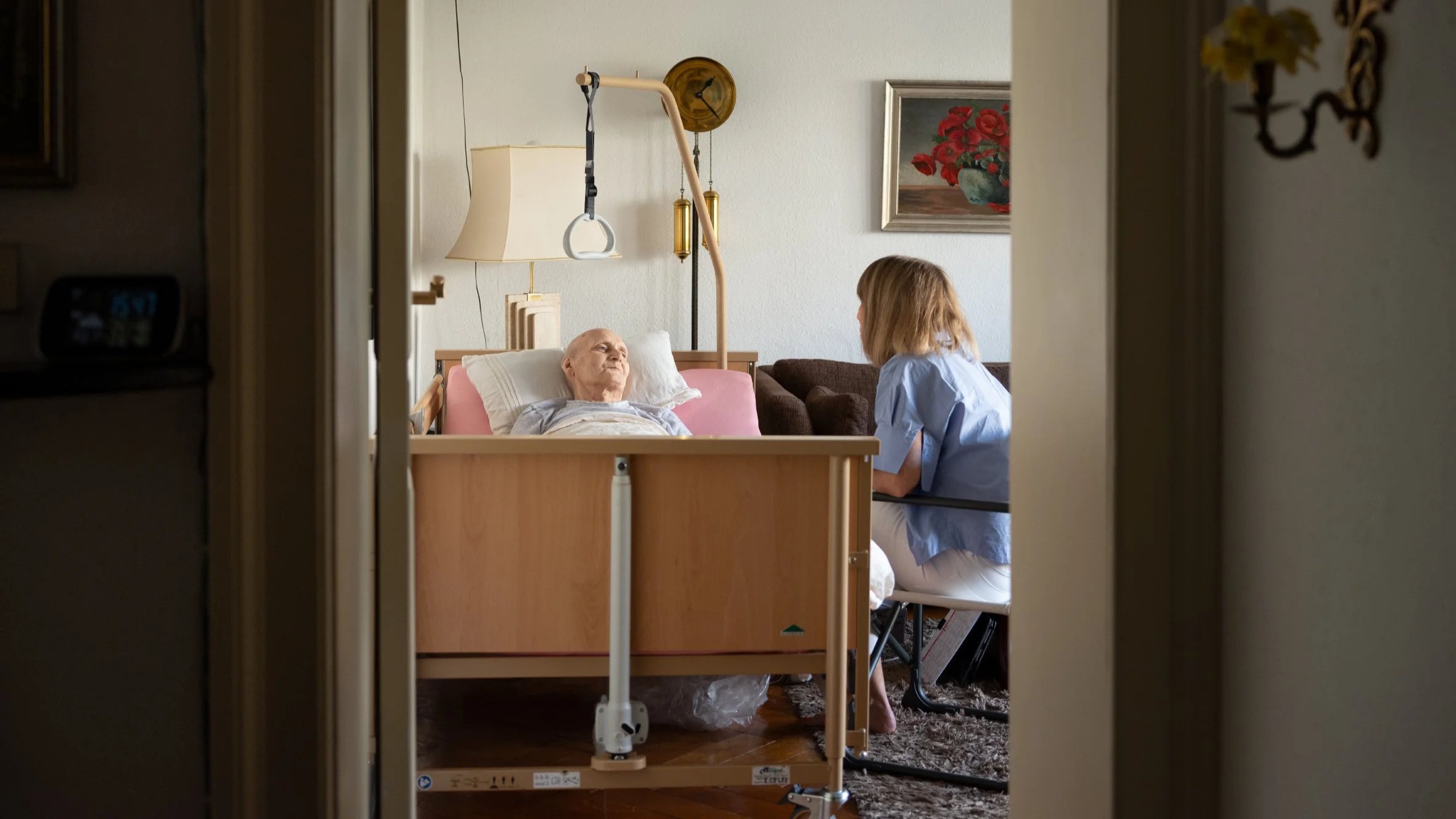 Photographing the Last Days of Life: What Sibylle Fendt Discovered About Trust, Presence, and Death as Part of Life