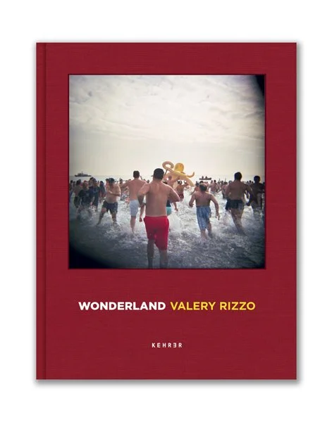 VR_Wonderland_Cover_Vers2_FLT_72dpi_6x8_srgb.jpg