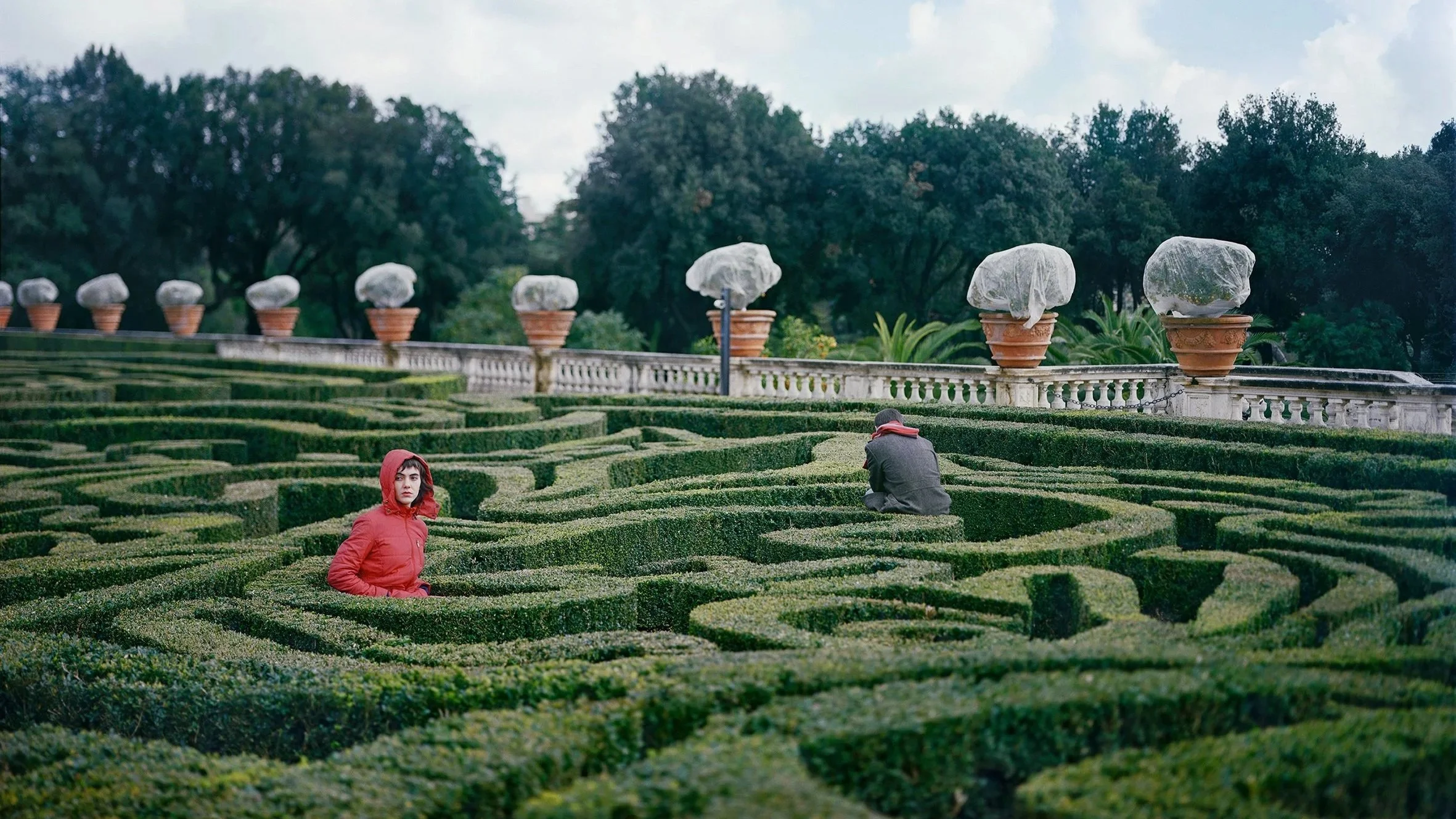 How Yolanda del Amo Spent 10 Years Staging Photographs That Reveal Why Relationships Feel Close Yet Distant