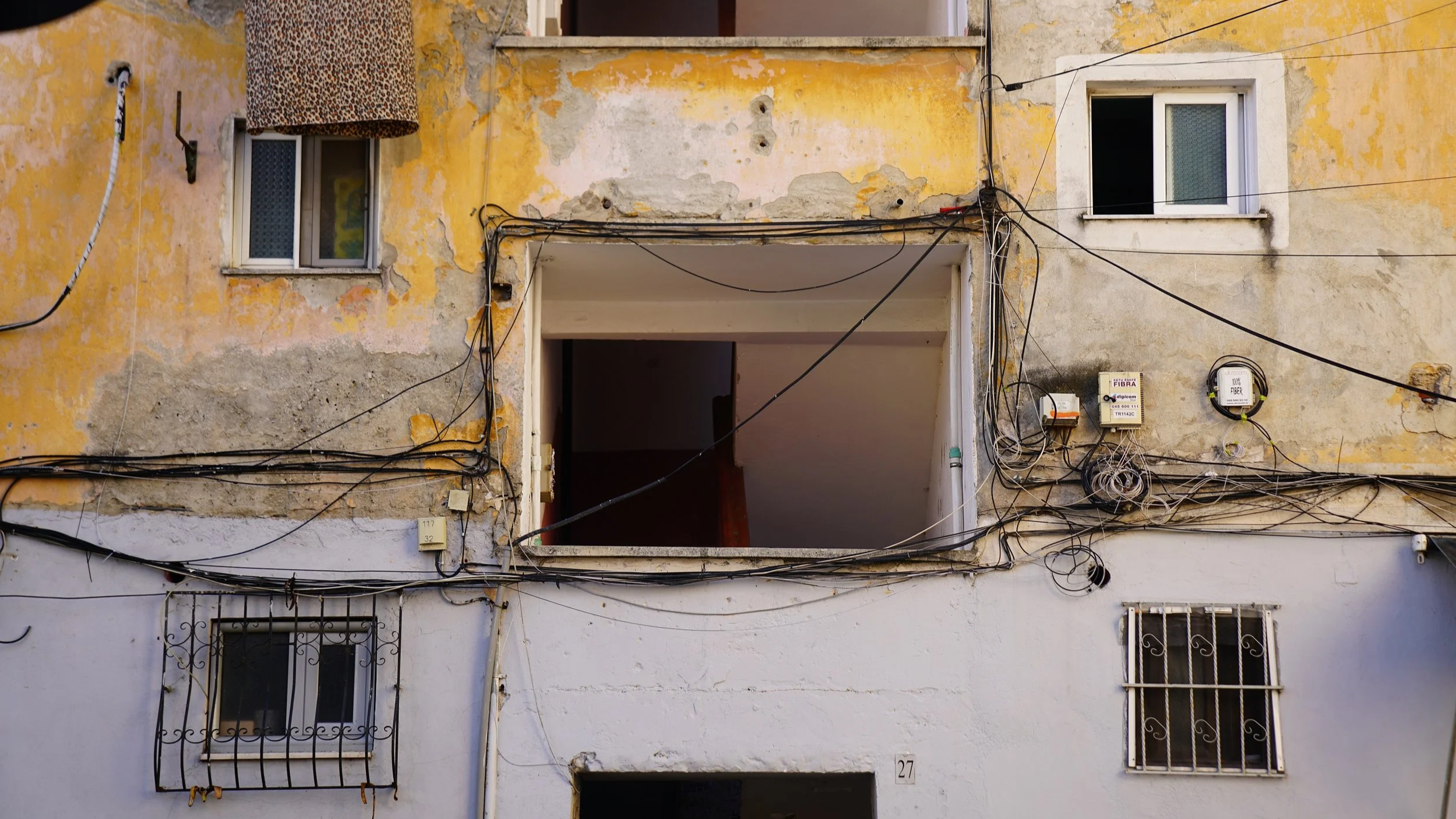 Kinga Owczennikow Uses Internal Frames To Show How Photographs Can Reveal, Deceive, and Make Us Doubt What We See