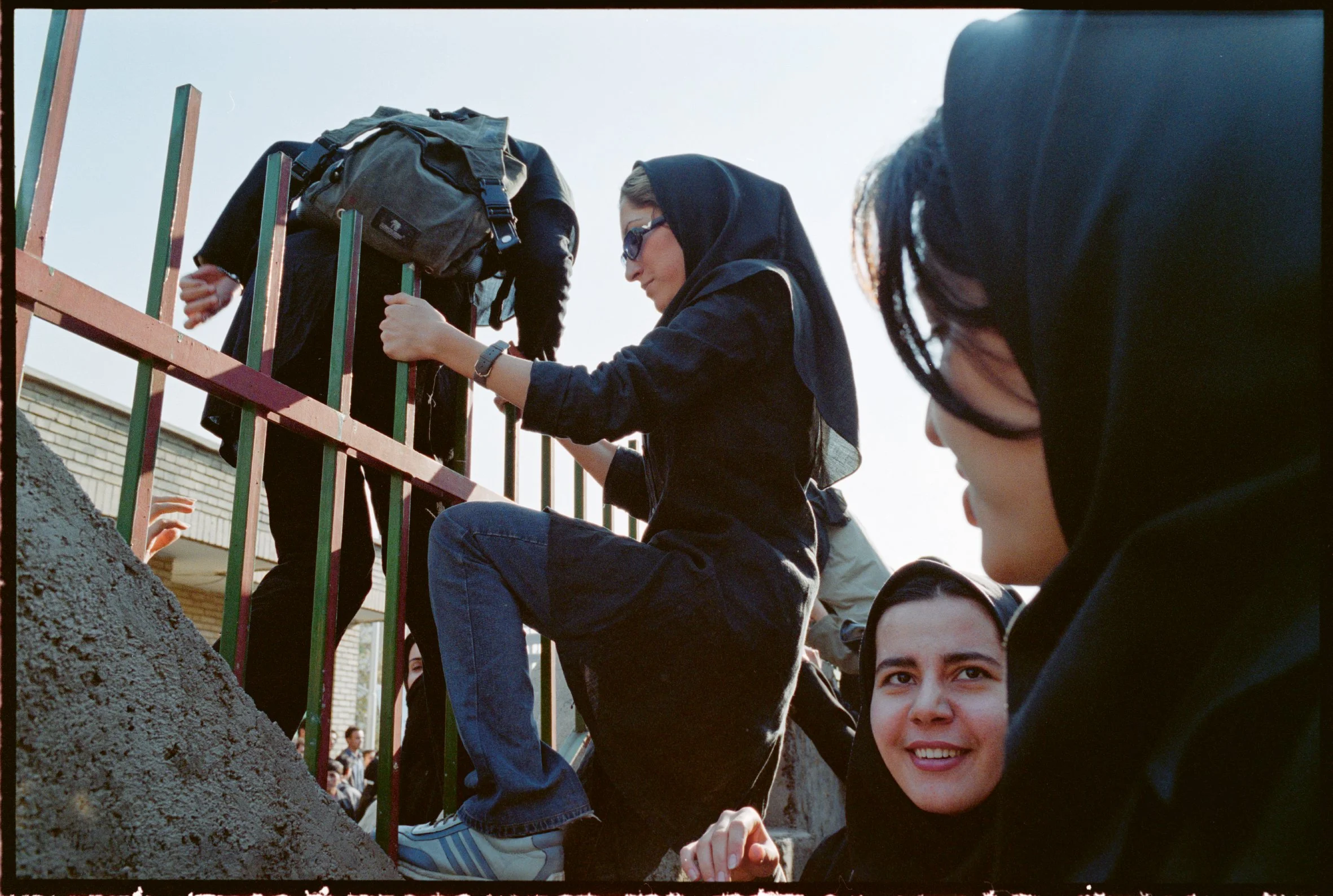 tavakolian_andtheylaughedatme_presse_03_RGB.jpg