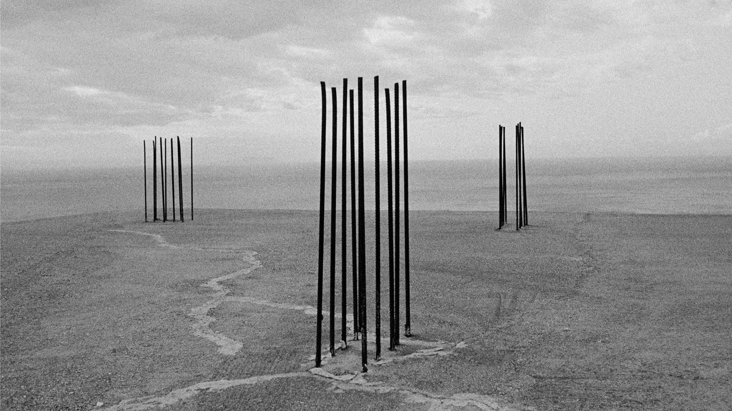 Erdiola Kanda Mustafaj’s Pasqyra e Lëndësh Shows How Exile Turns Home Into A Fragmented Memory