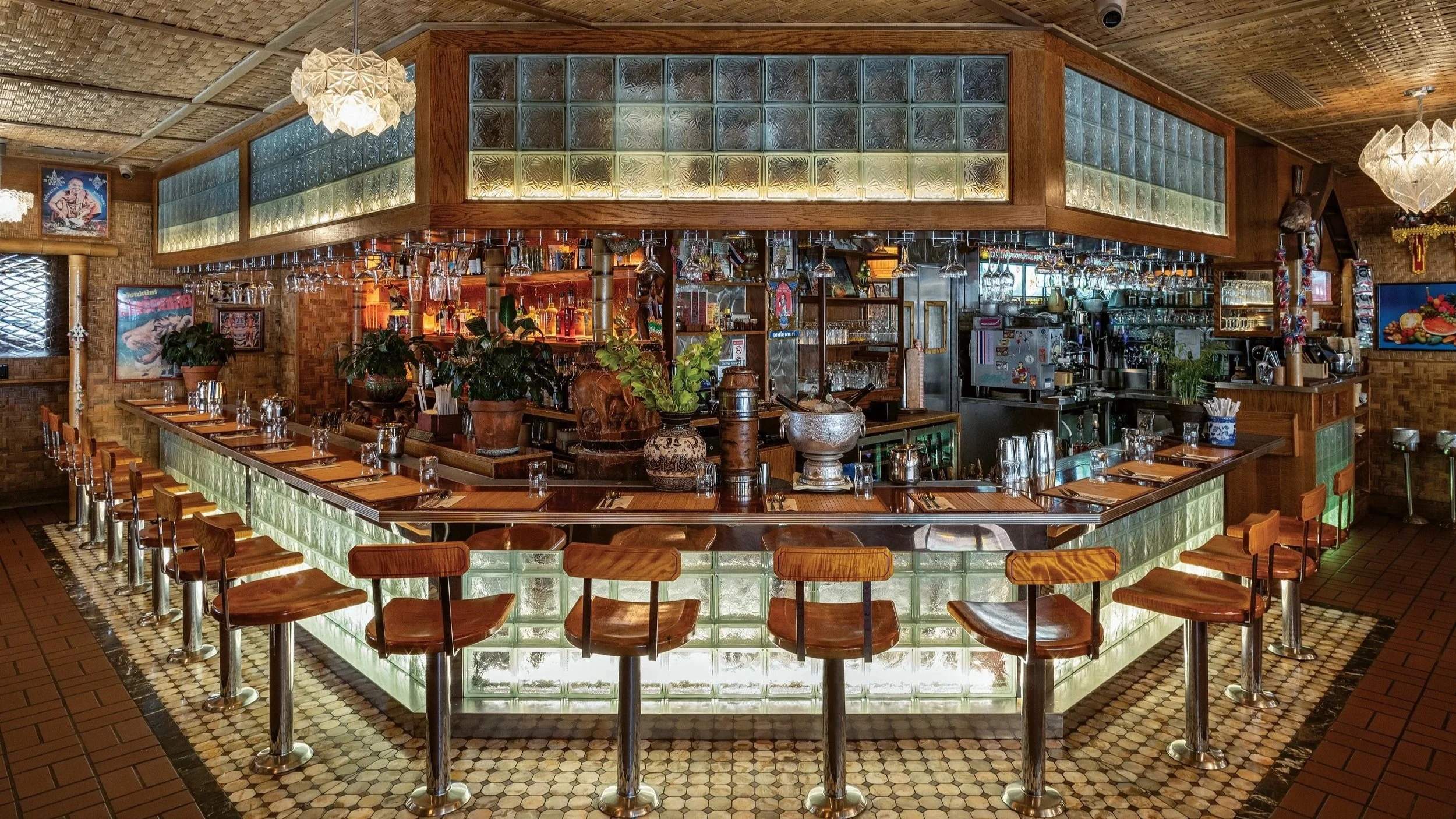 Karla and James Murray Have Photographed New York for 30 Years. Their New Book Reveals Why Its Diners Still Matter