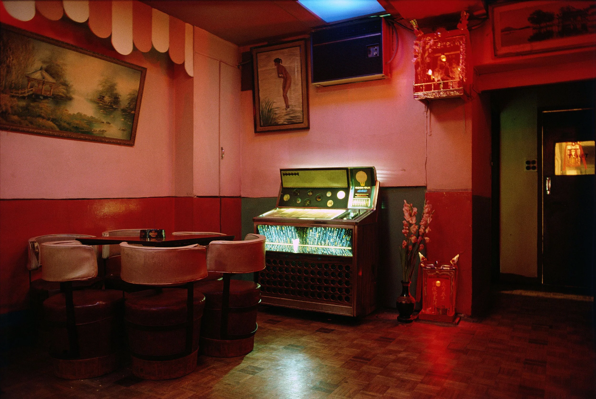 Girard_1985_HK_Bar_Interior.jpg
