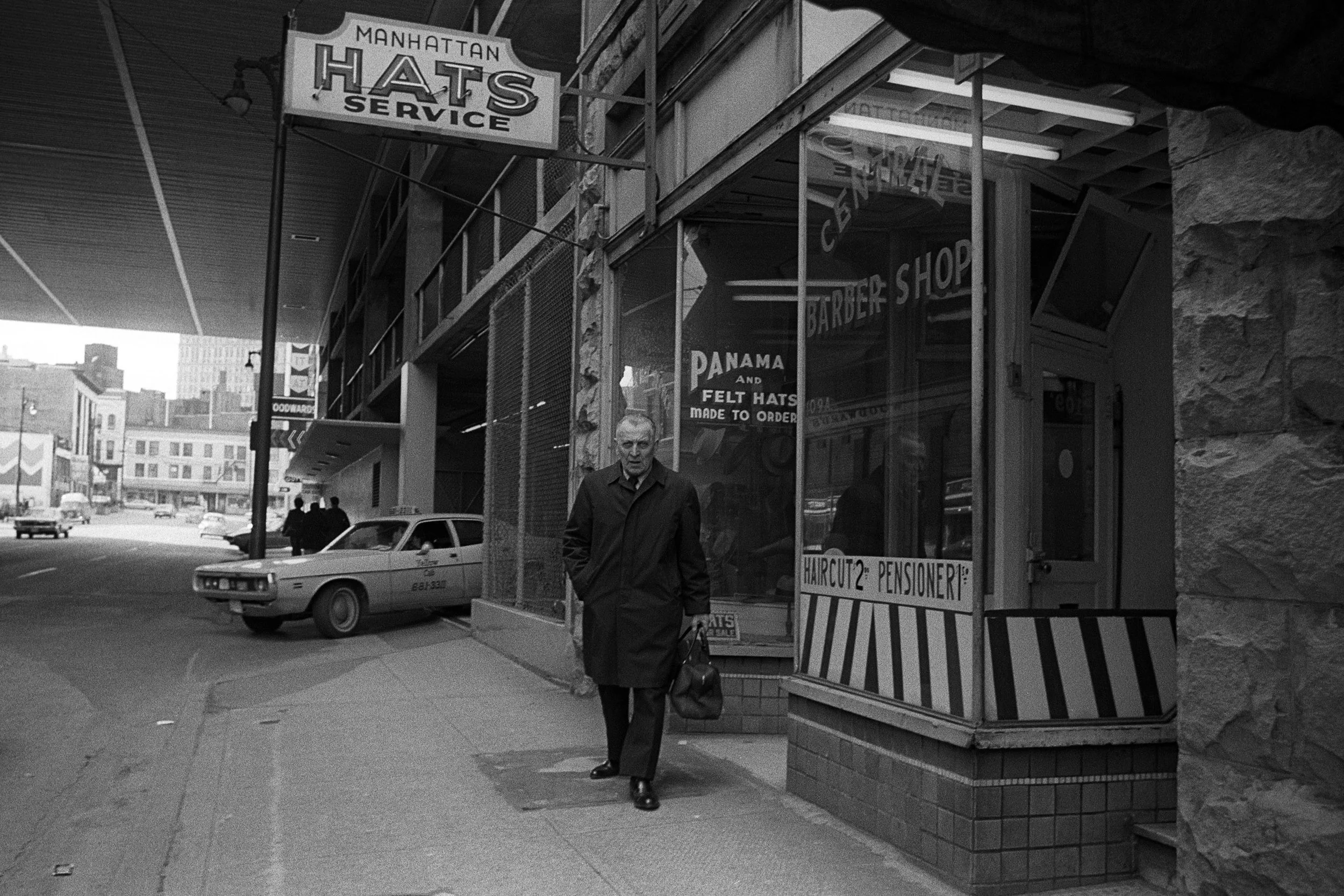P20_Man_With_Bag_1975.jpg