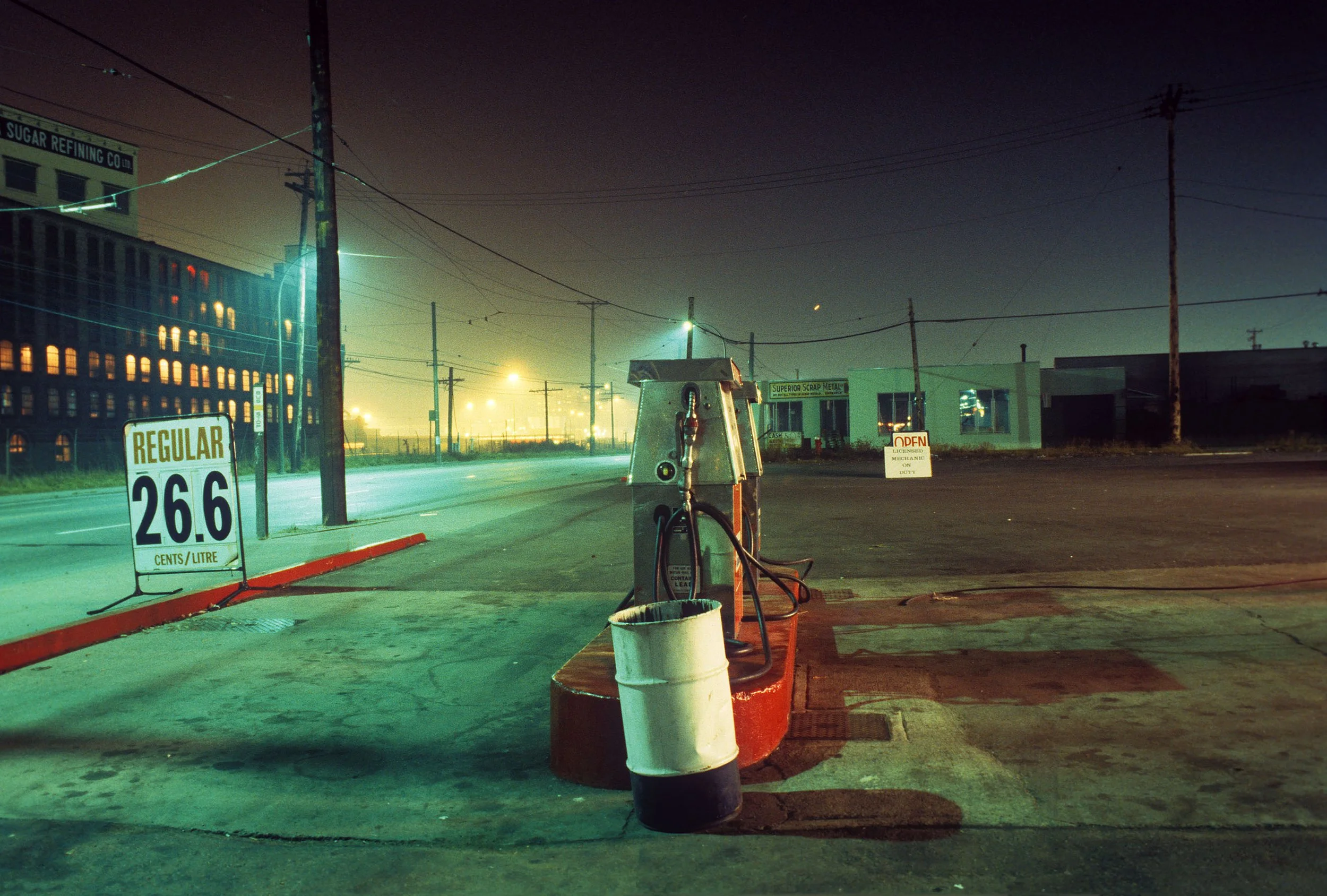 P32_Gas_Pumps_near_Sugar_Refinery_1981.jpg