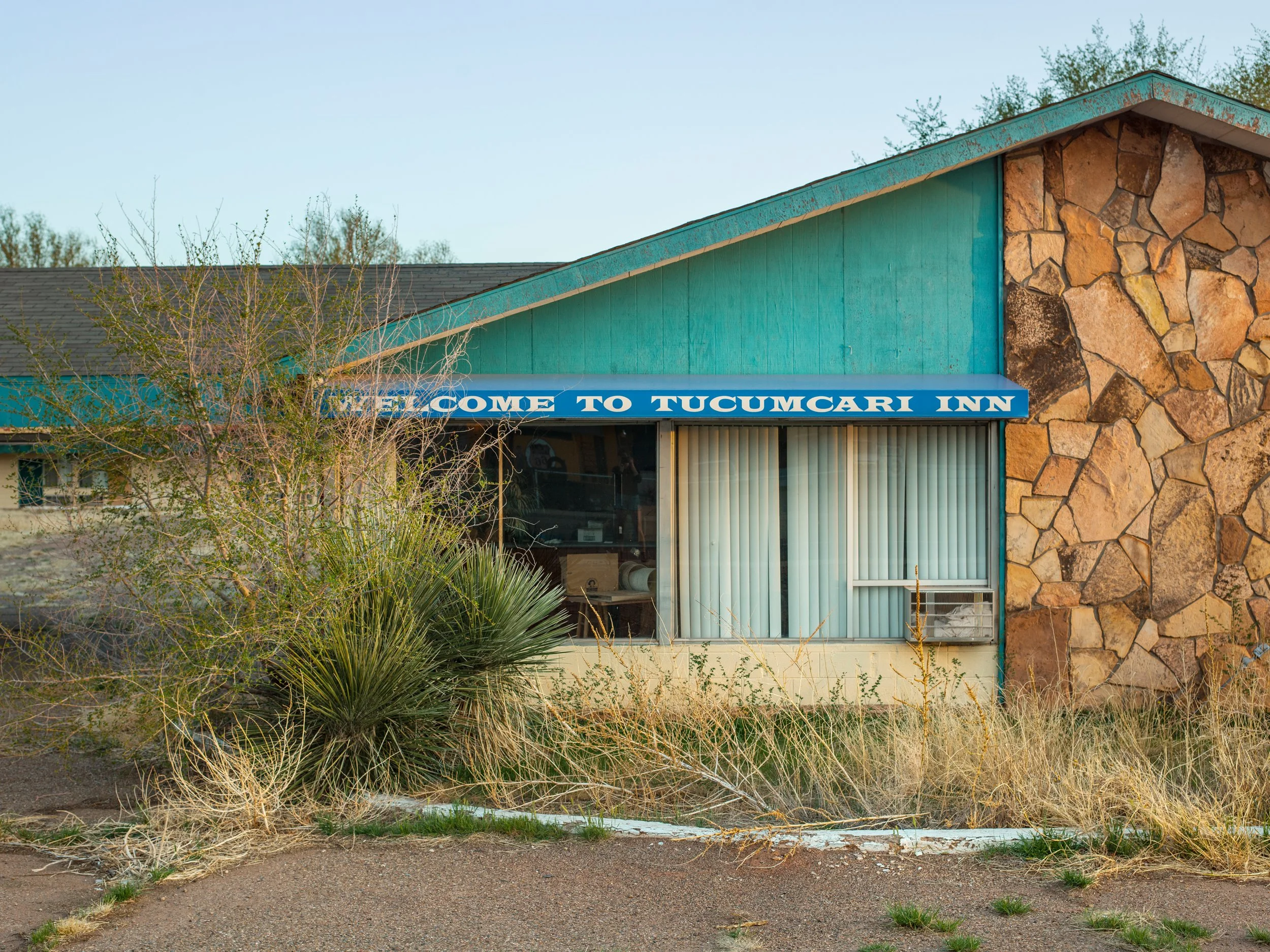 Motel in Tucumcari, NM(c)RobinDePuyTHE RECEPTIONIST_MOTELS_(c)RdePuy.jpg