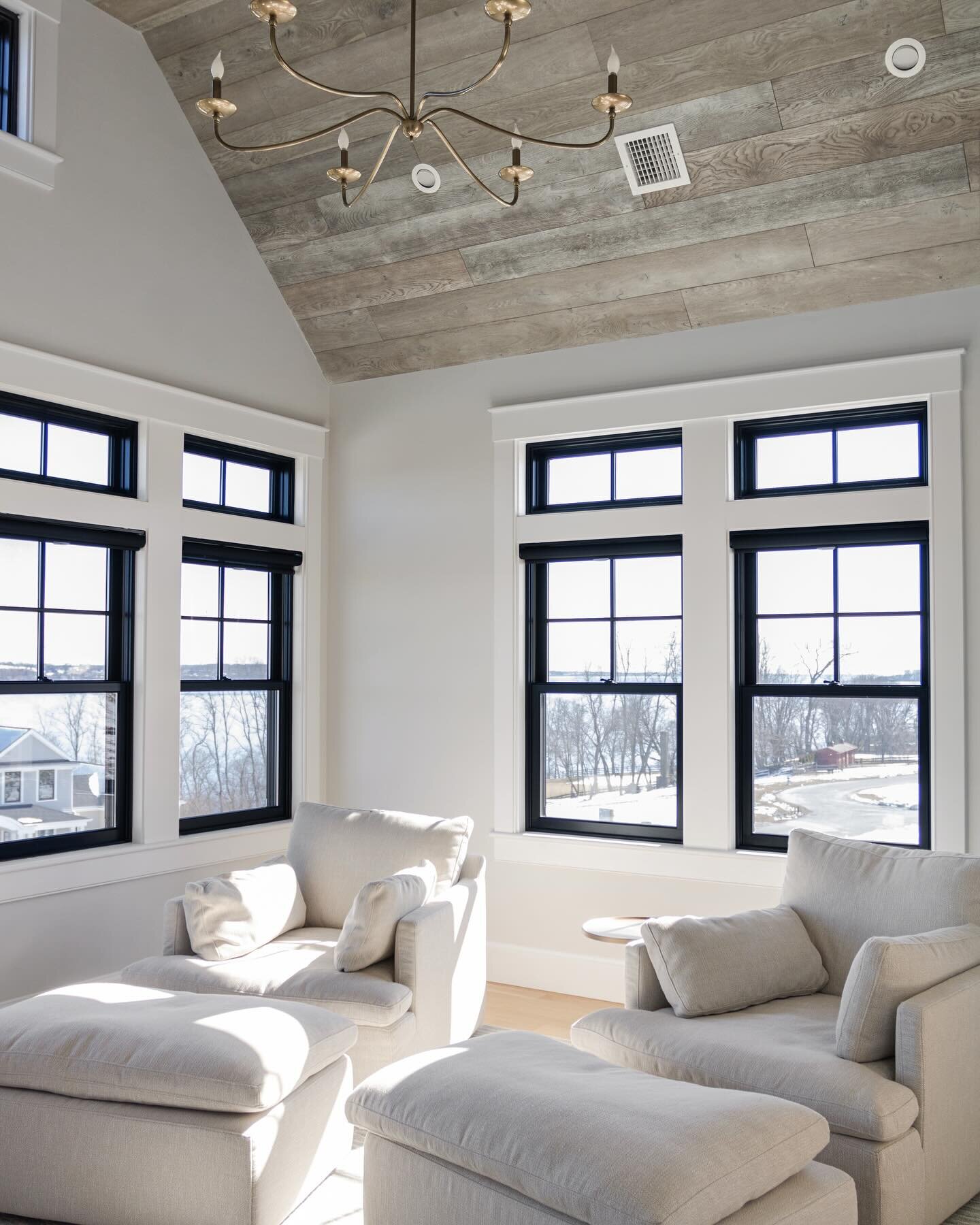 Modern Rustic 

📸 @stonewoodproducts 

#ModernRustic #HomeDetails #InteriorDesign #RelaxationSpot #SerenitySpace #DesignInspiration #HomeStyle #LightAndBright