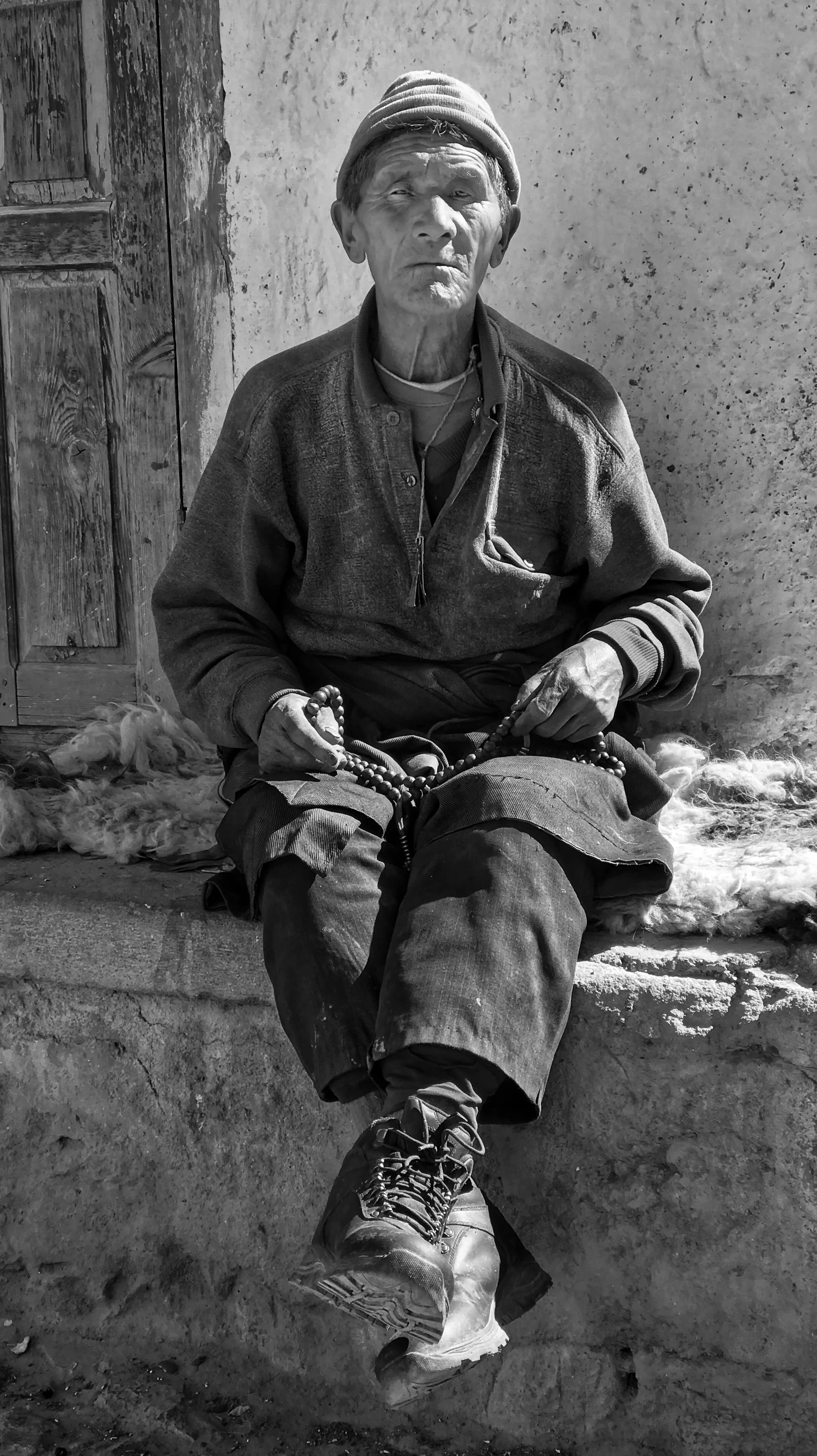 Nepal_Upper Mustang_Lo_Manthang_Old_Man_Praying.JPG