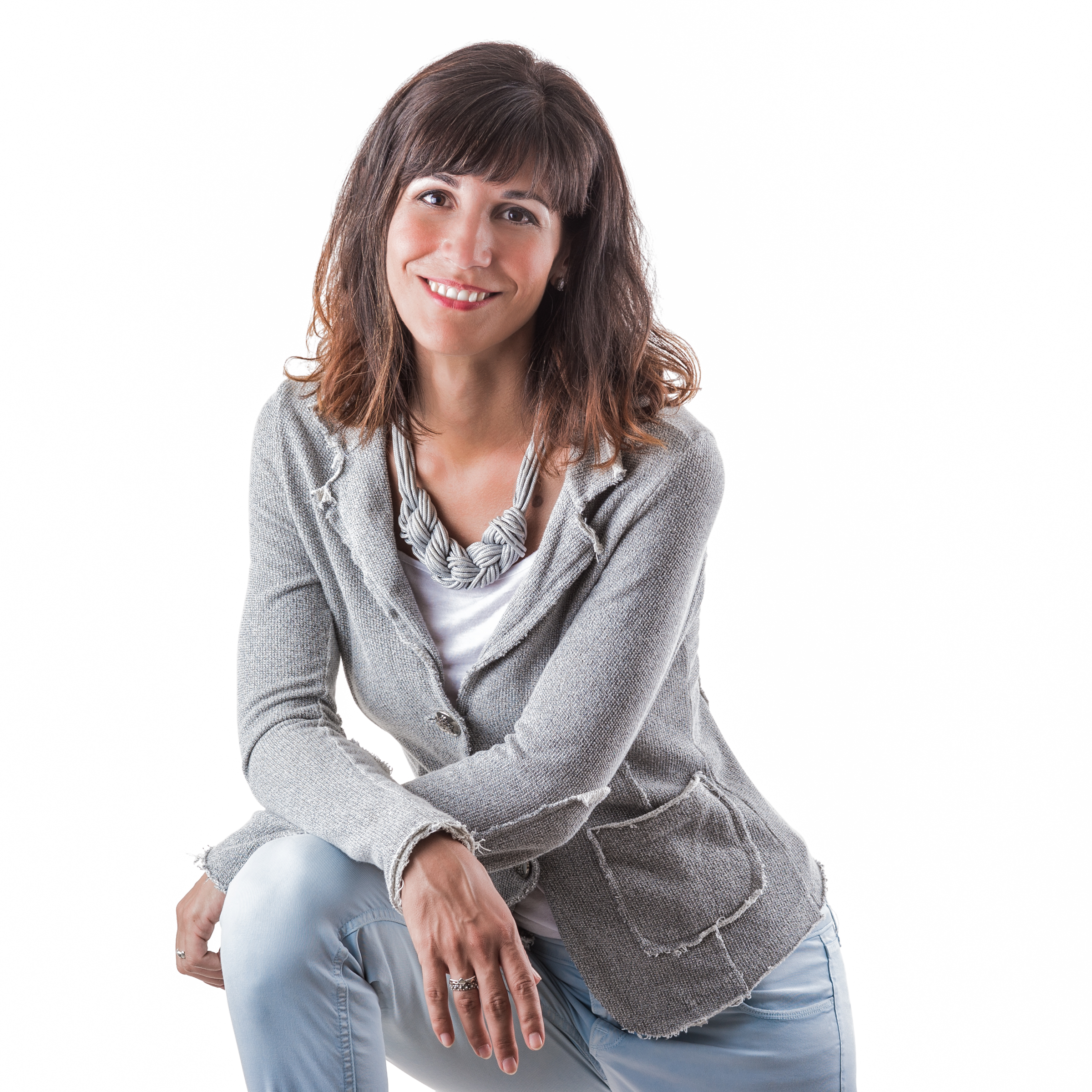 Chiara Palmieri Ho studiato all’Università di Bologna e mi sono laureata in Pedagogia con il massimo dei voti, poi diplomata come Counsellor Sistemico Relazionale e come Interior Designer. Da oltre dieci anni sono a contatto con bambini e famiglie dei nidi di infanzia in provincia di Bologna e di Modena, prima come educatrice e poi come coordinatrice pedagogica. A fronte dell’esperienza maturata, ho ideato un metodo per progettare camerette e spazi per l’infanzia, partendo dai bisogni dei bambini, trovi altri dettagli nel mio sito Mio Mio . Sono diventata mamma di Emma e, oltre a vivere la gioia più grande della vita, ho cominciato a sperimentare insieme a lei materiali e spazi nuovi, che accompagnano la nostra crescita giorno dopo giorno.