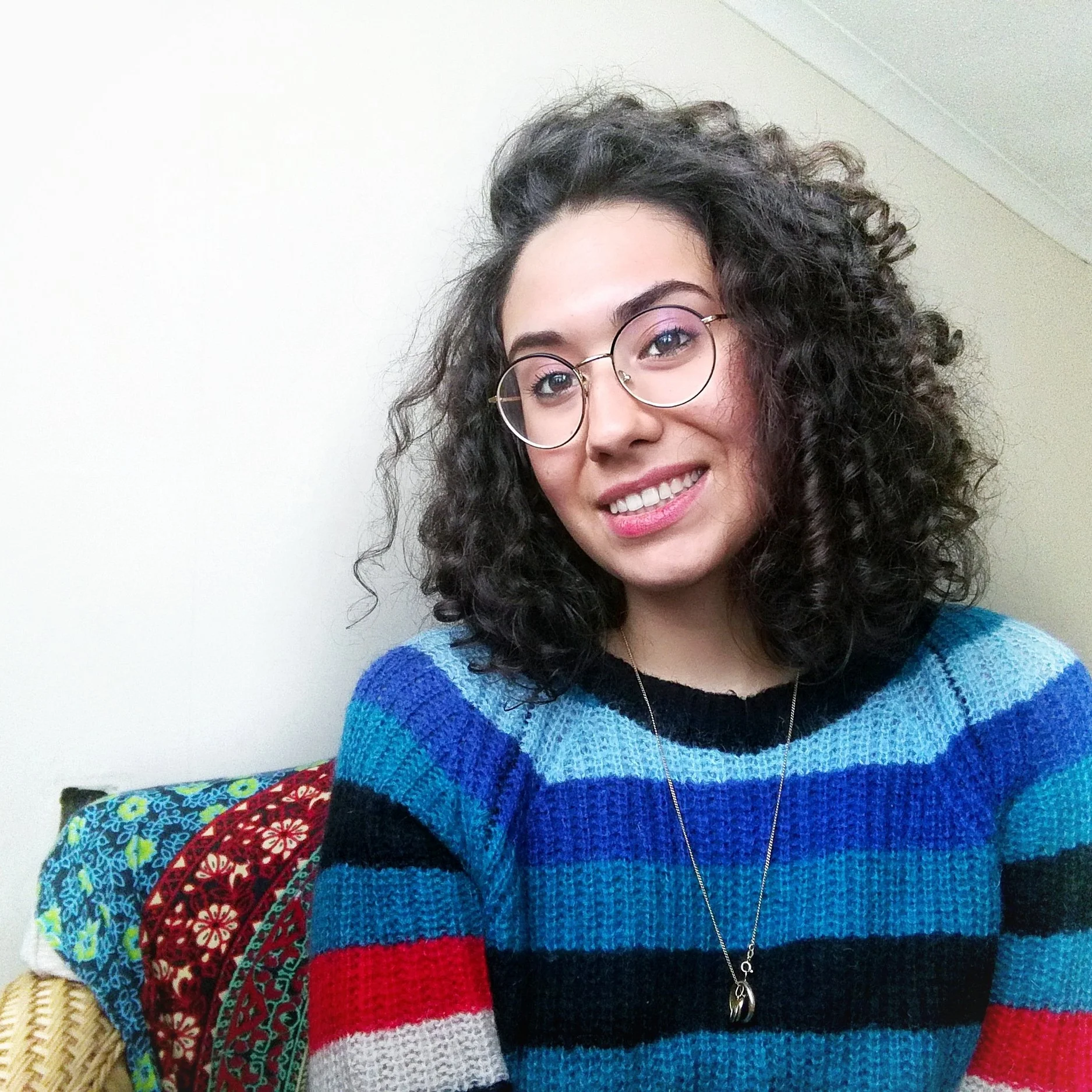 Chiara Corbelli Su Instagram e You Tube come “ eco.chiara ”, classe ’98. Ho un debole per l’uguaglianza e il rispetto degli esseri viventi e dell’ambiente. Mi definisco vegana, femminista intersezionale e aspirante imperfetta zero waste. Credo nelle piccole azioni che cambiano il mondo, nella sorellanza tra donne e in un mondo senza plastica. Nel tempo libero cucino dolci ascoltando De Andrè.