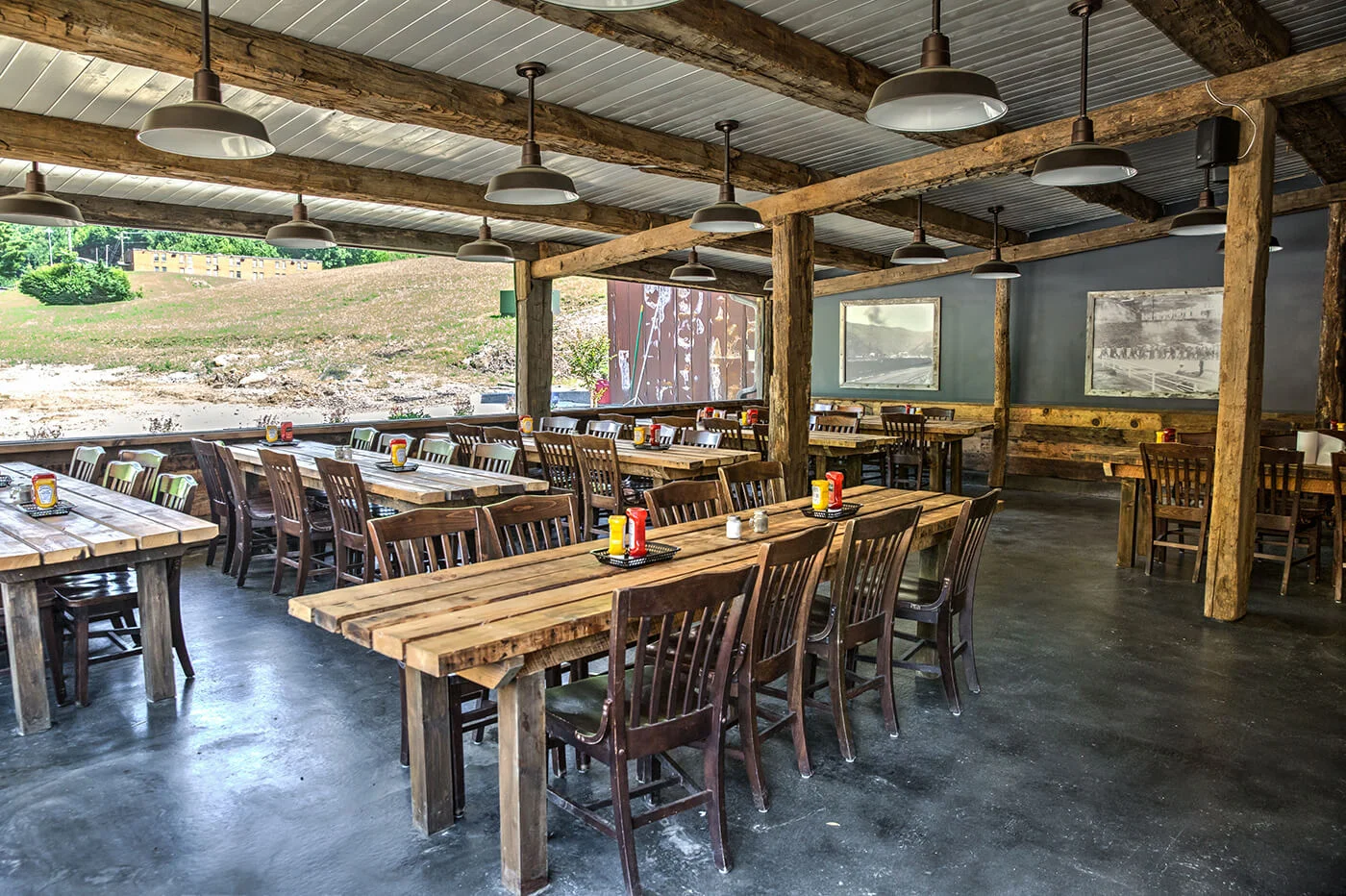 Brushy-Wardens-Table-Restaurant-01.jpg