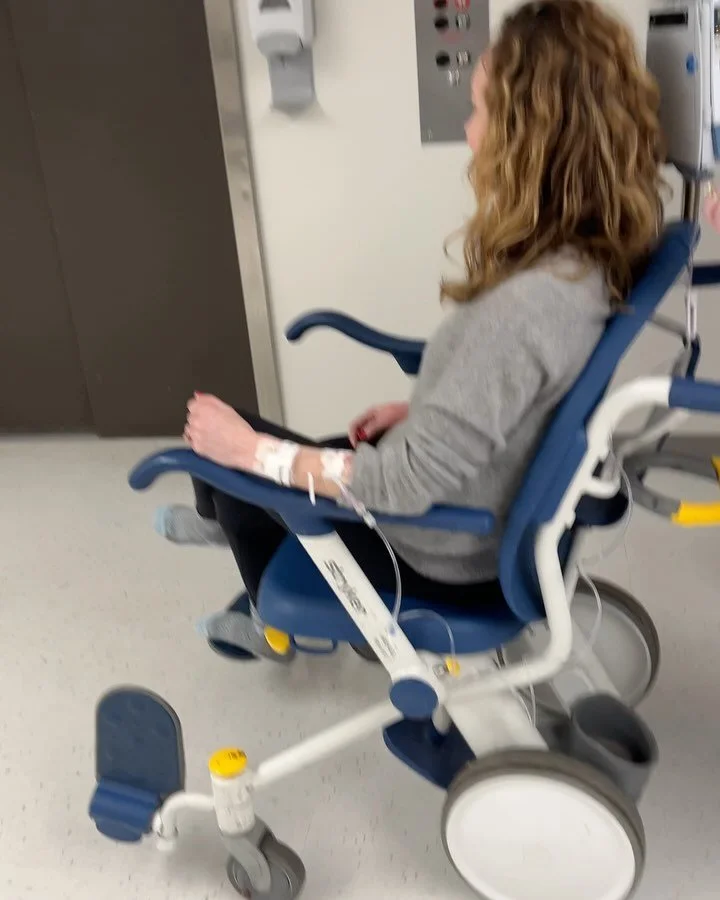 Christmas 2023 >>> Christmas 2024
Last year I was in the hospital with an infected cat bite and this year I was back, this time to spread some Christmas cheer!  Count your blessings and Merry Christmas! 💚❤️