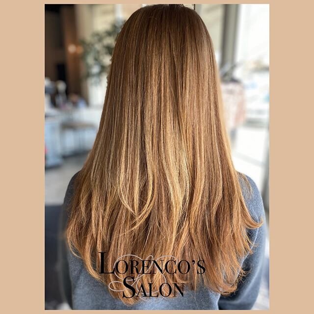 Beautiful hair by Anna⭐️ Book an appointment today at Lorencos.com or call 505-255-8693
&bull;
&bull;
&bull;
&bull;
&bull;
#hairstyles #hair #haircolor #lorencos #lorencossalon #abqsalon #abq #abqhair #abqhairstylist #abqhaircolor #abqhighlights #lon