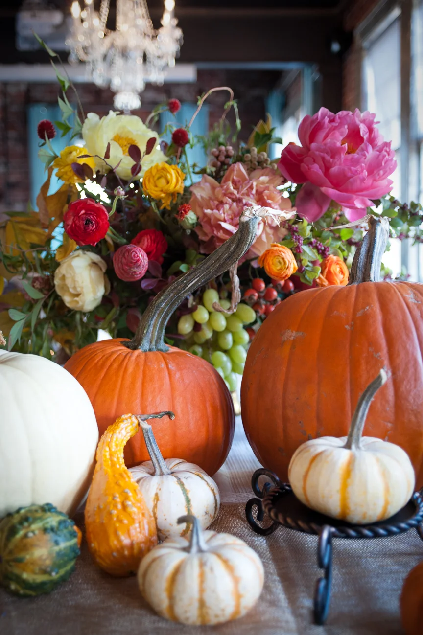 Thanksgiving Table | Thanksgiving Table Ideas | Thanksgiving Place Setting | Thanksgiving Decorations | Thanksgiving Dinner | Thanksgiving Dinner Ideas | Prop Styling | Prop Styling Ideas | Thanksgiving Tablescapes | Rustic Thanksgiving Table | DIY Thanksgiving Table | Thanksgiving Table Settings | Farmhouse Thanksgiving Table | Paprika Southern