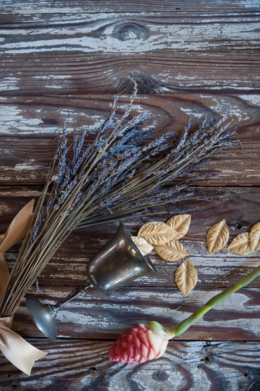 Thanksgiving Table | Thanksgiving Table Ideas | Thanksgiving Place Setting | Thanksgiving Decorations | Thanksgiving Dinner | Thanksgiving Dinner Ideas | Prop Styling | Prop Styling Ideas | Thanksgiving Tablescapes | Rustic Thanksgiving Table | DIY Thanksgiving Table | Thanksgiving Table Settings | Farmhouse Thanksgiving Table | Paprika Southern