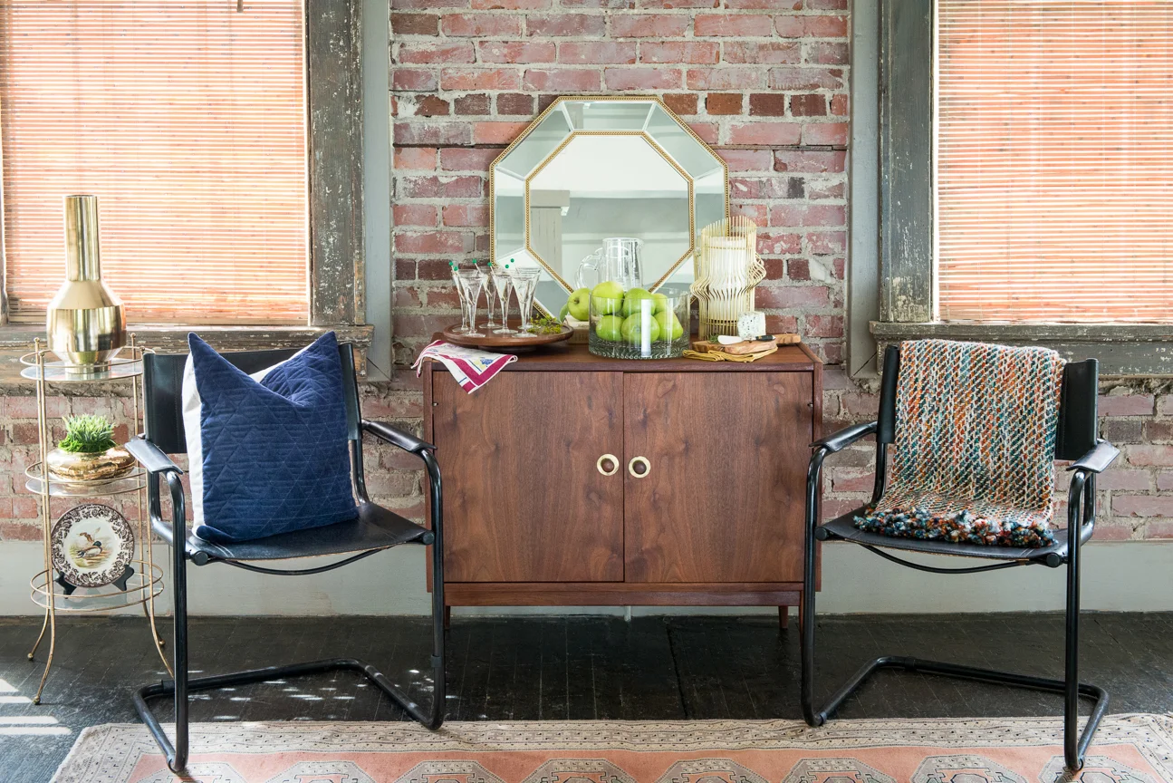 Mid-Century Home Decor | Home Decor Ideas | Mid-Century Modern | Mid-Century Home Interior | Mid-Century Home Design | Mid-Century Living Room Decor | Mid-Century Bar | Paprika Southern