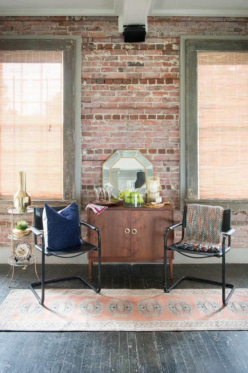 Mid-Century Home Decor | Home Decor Ideas | Mid-Century Modern | Mid-Century Home Interior | Mid-Century Home Design | Mid-Century Living Room Decor | Mid-Century Bar | Paprika Southern