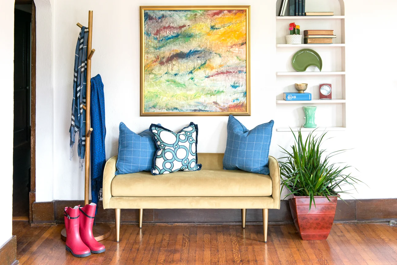 Mid-Century Home Decor | Home Decor Ideas | Mid-Century Modern | Mid-Century Home Interior | Mid-Century Home Design | Mid-Century Entryway Decor | Mid-Century Bar | Paprika Southern