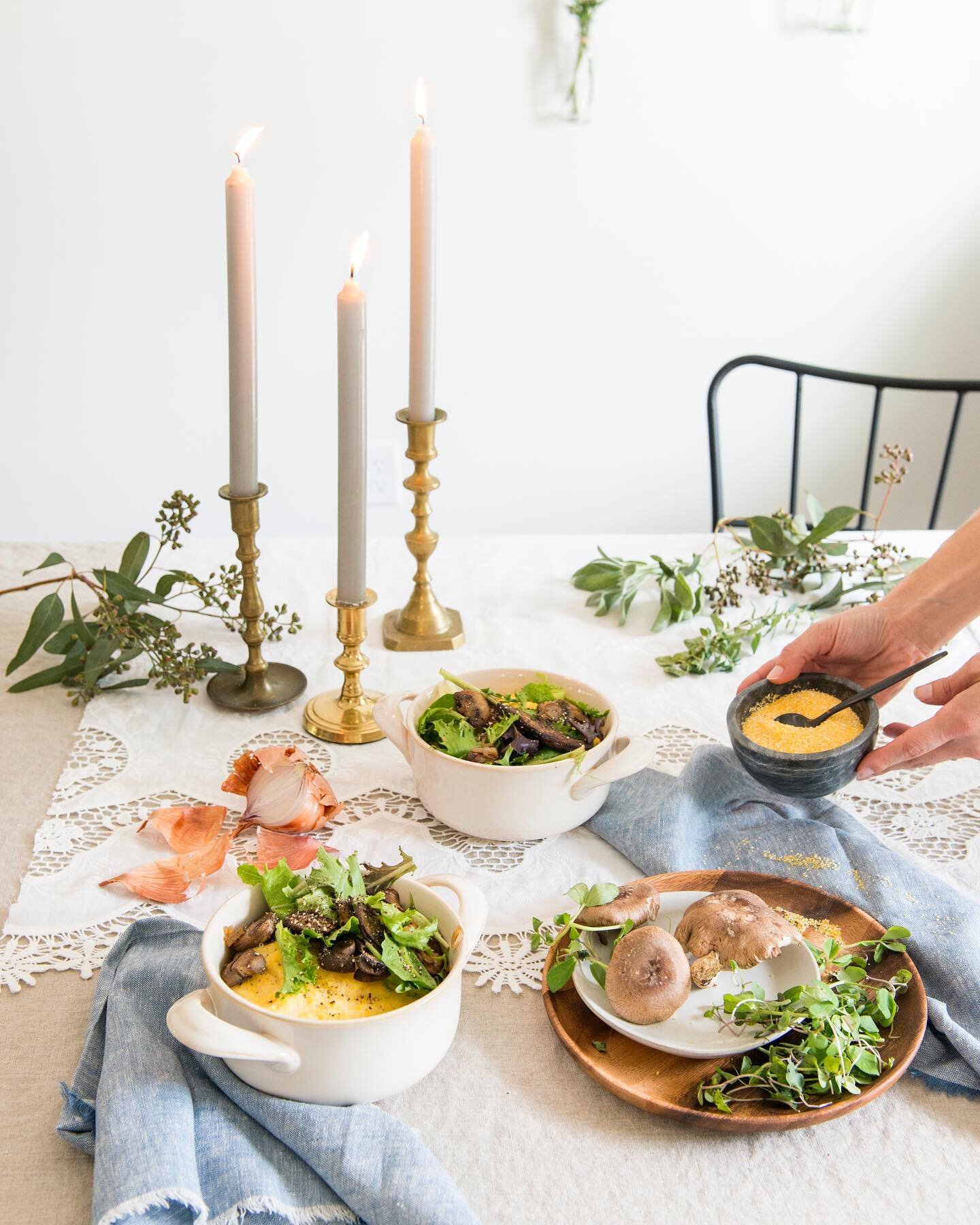 Our favorite mid-summer table vibes🌿