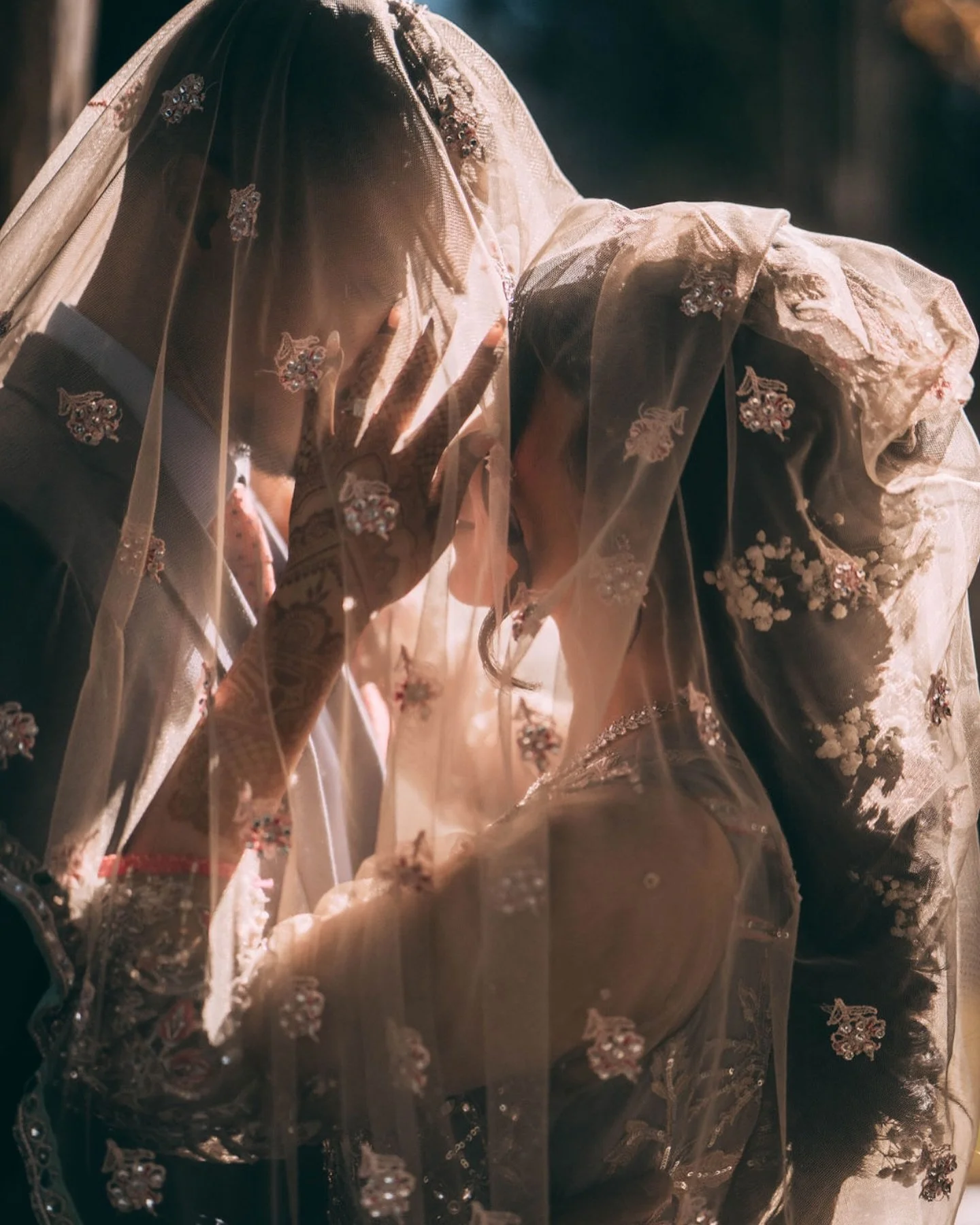 what a dream!✨ truly the most euphoric experience photographing this journey! 🥹

Henna @unrivaledhenna 
Videographer: @aviosvideography 
Makeup and hair Artists): @chellysbeauty_ @saffiyaslays
Content creator: @visualxkahani