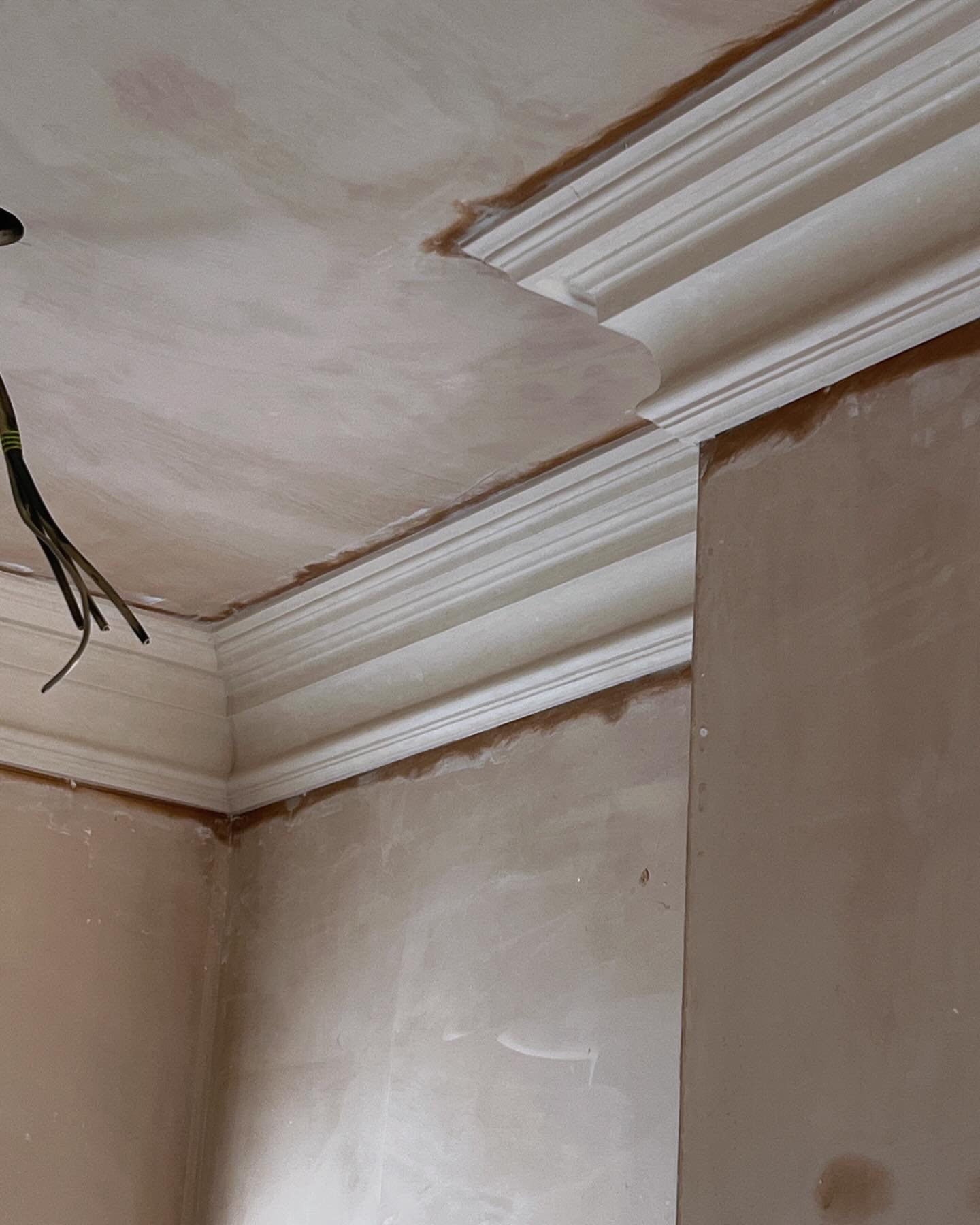 First bedroom of Castle House - new cornice fitted up. 🔥  Quite nice for bedrooms actually. 🏰  Have good weekend everyone and enjoy thr sunset 🌅 🍹