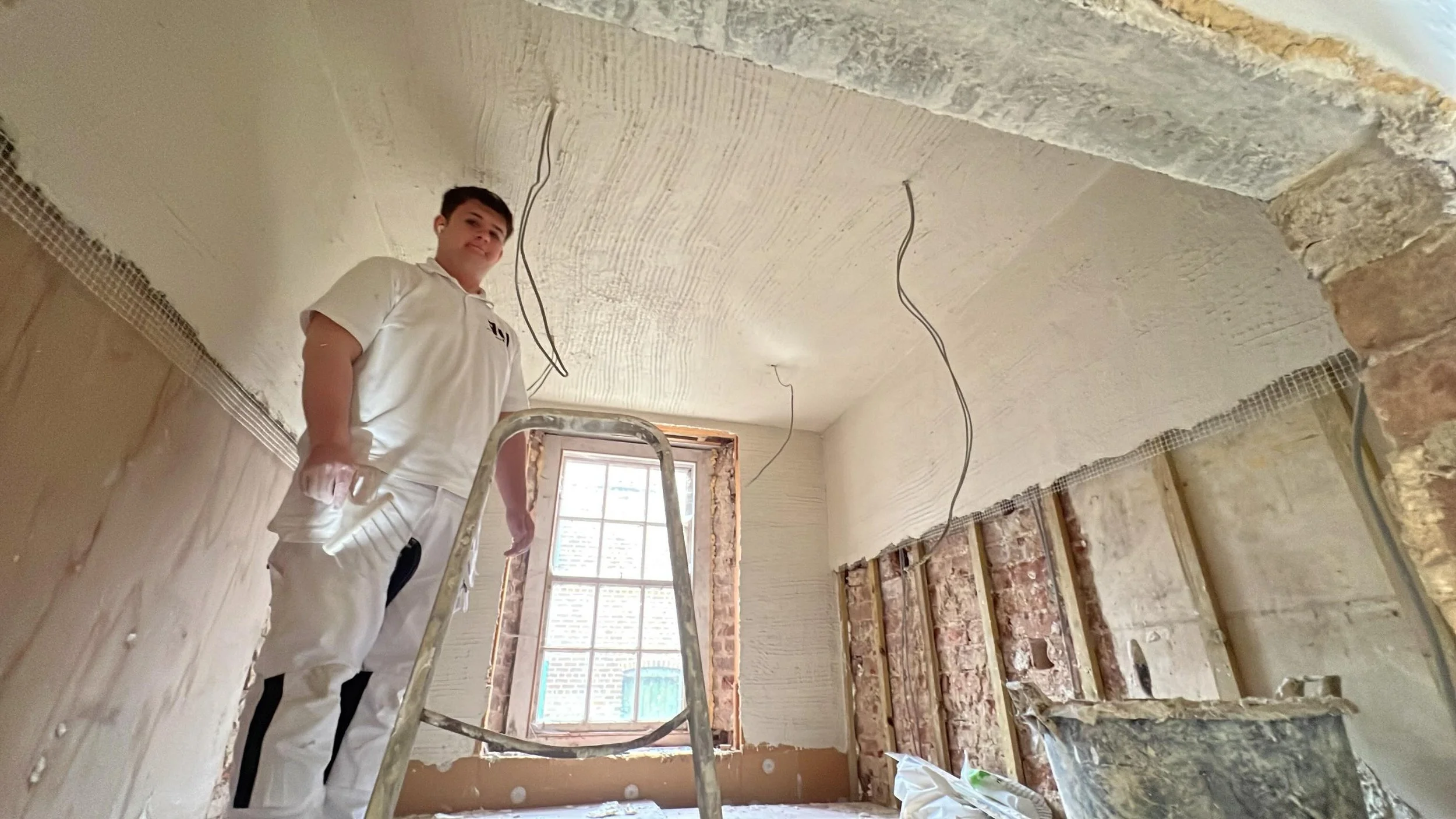 Good posture of Josh after he has scratched the ceiling in chalk lime. 💪🏼. @grove.house.barrow