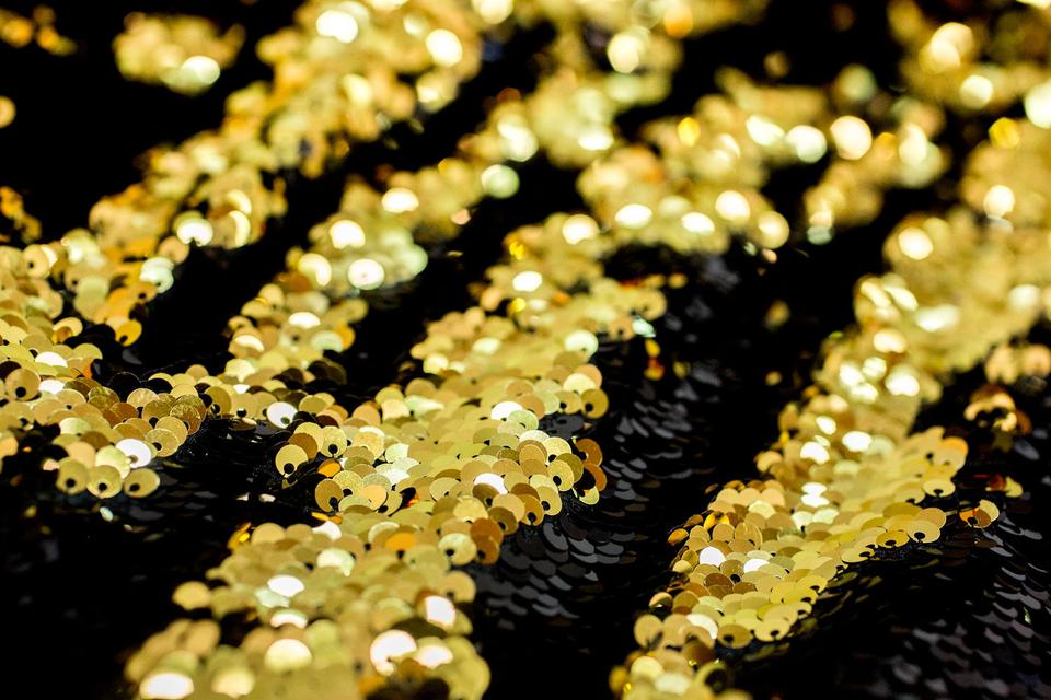 Black-and-Gold-Colored-Mermaid-Reversible-Sequin-Backdrop-006_480x@2x.jpg