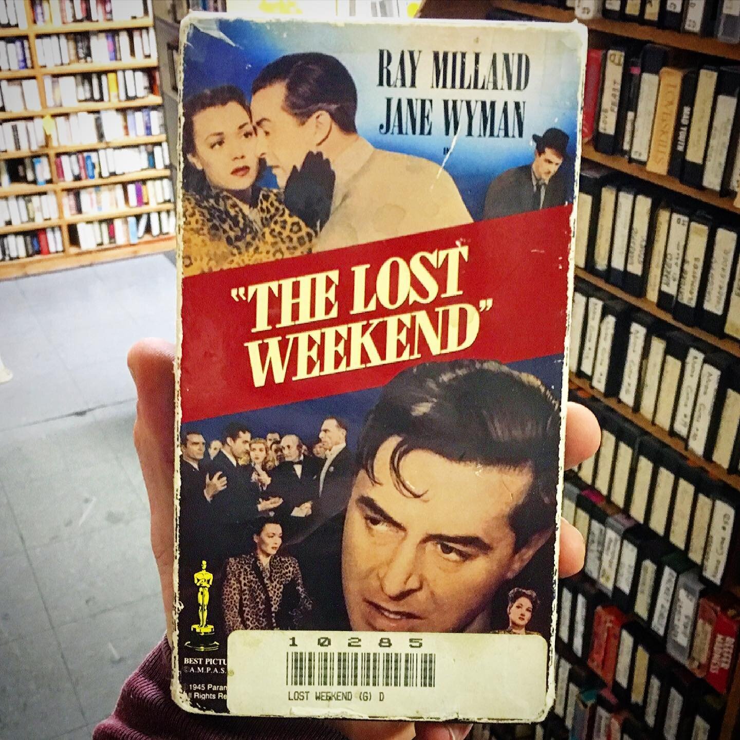 The Lost Weekend (1945) 📼 #BillyWilder #Drama #Noir #BestPicture #40s #LostWeekend #VHS