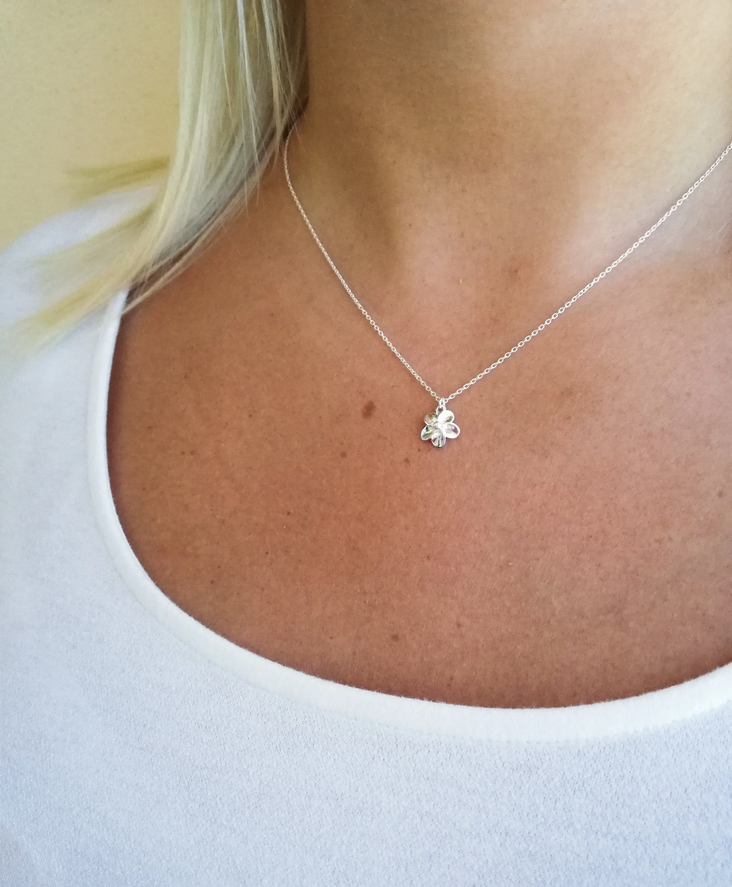silver flower necklace