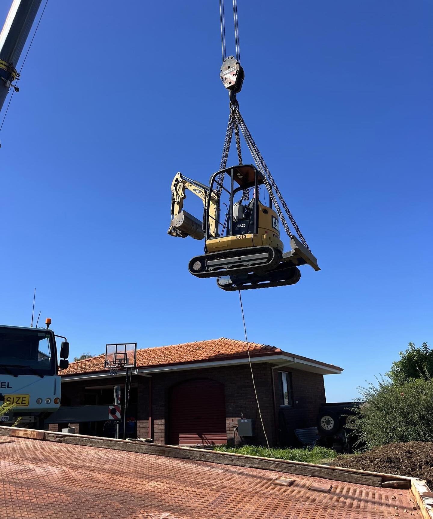 This week our team used their exceptional problem solving skills. A home owner needed to connect to the main sewer line but the plumber couldn't find the connection point. So Geographe Civil came to the rescue. There was no access for a machine so we