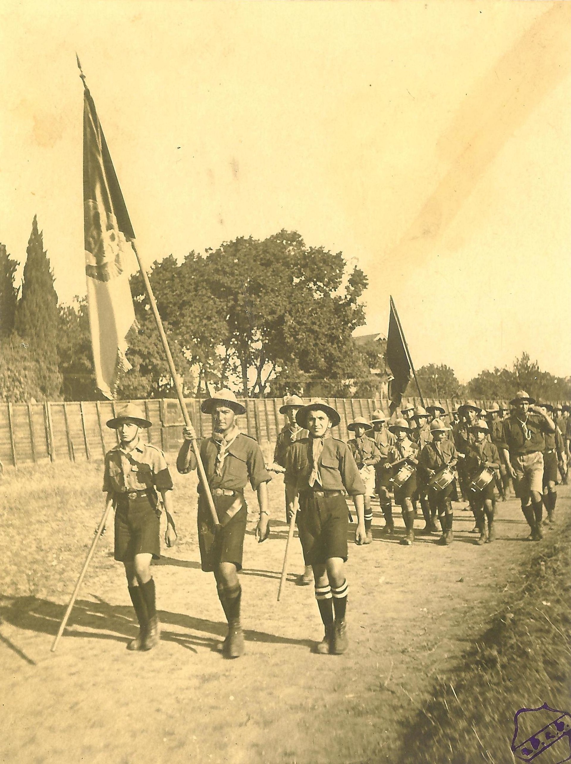 1920px-Vazken_Andréassian_HoMenEtMen-Sgaoudagan_doghantsk_Konstantinobolis_1918.jpg