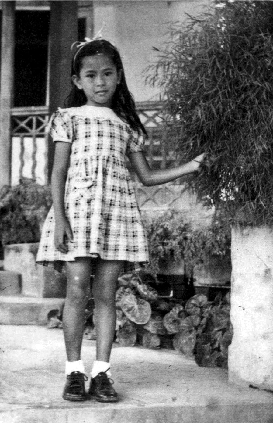 Aung_San_Suu_Kyi_1951.jpg