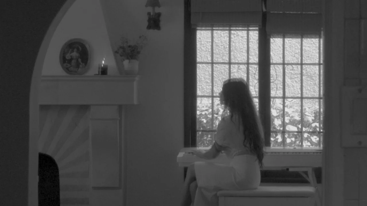 Sophie Strauss: "Drive Down Mama" Music Video Debut