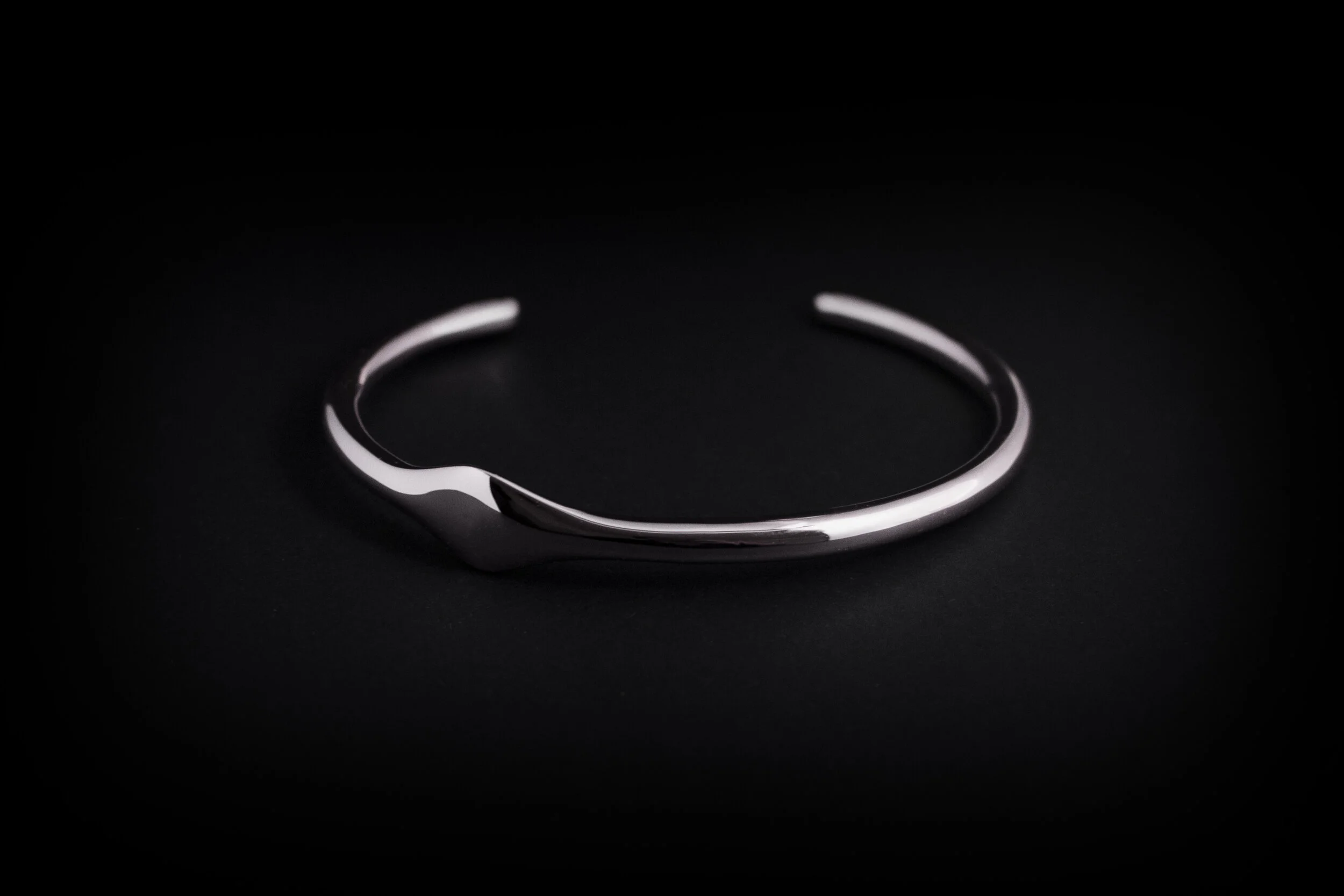MANTA_offset_platinum-B.jpg