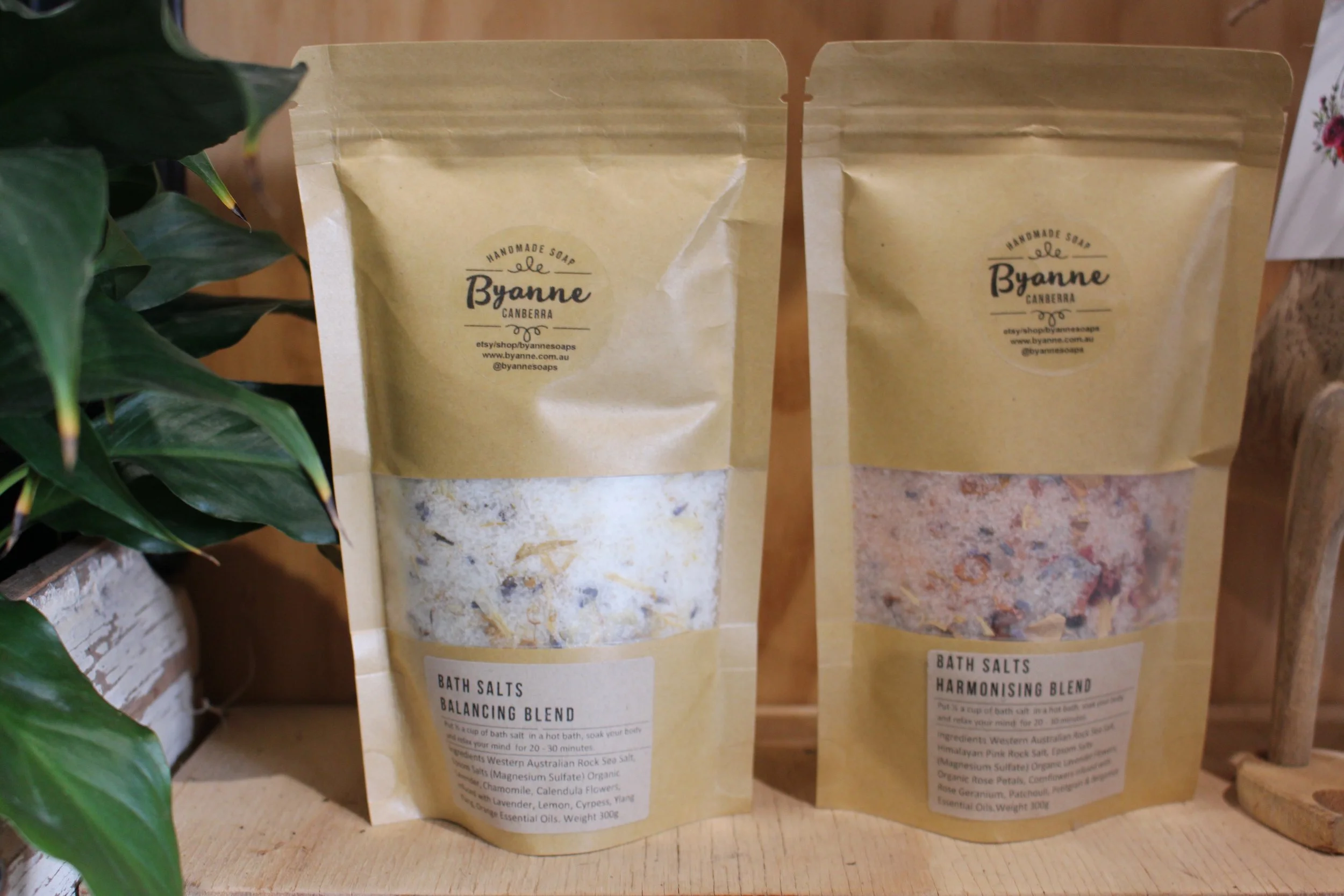 Buy flowers & gifts online Delivery to Canberra, Queanbeyan