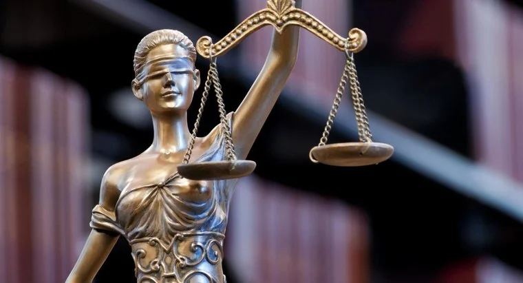 lady-justice-blindfolded_55d3389af74020f6.jpg