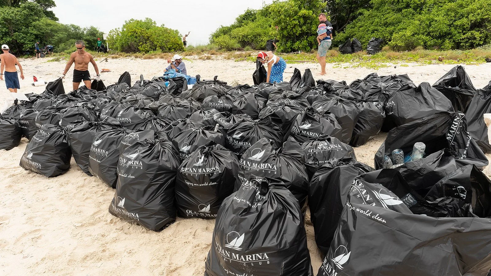 Pattaya and Jomtien boating community join the first island/beach clean up