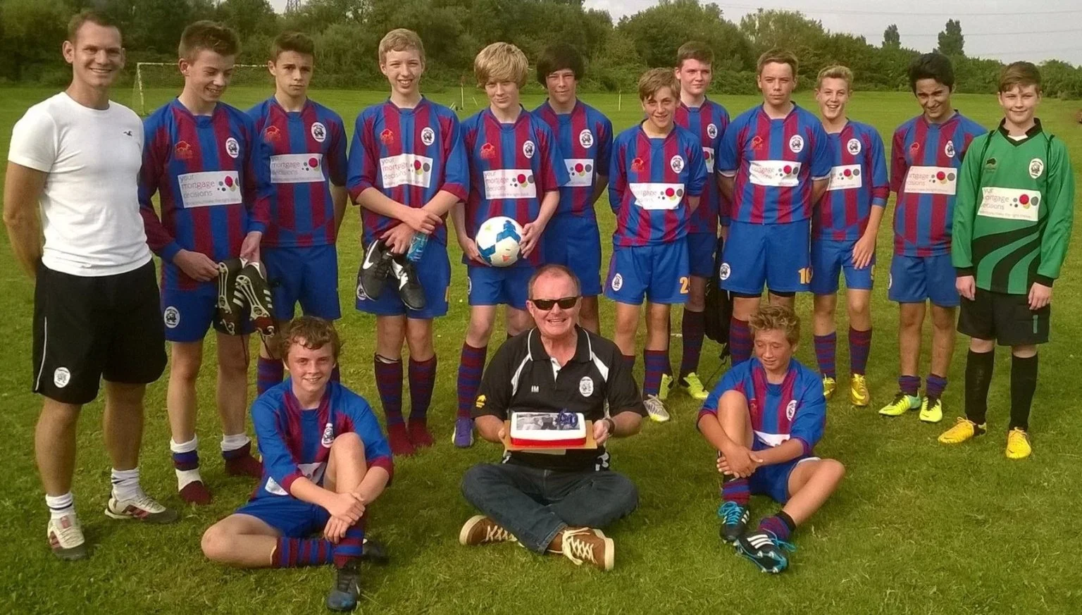 Calling all current Year 8s - players wanted for local football team!