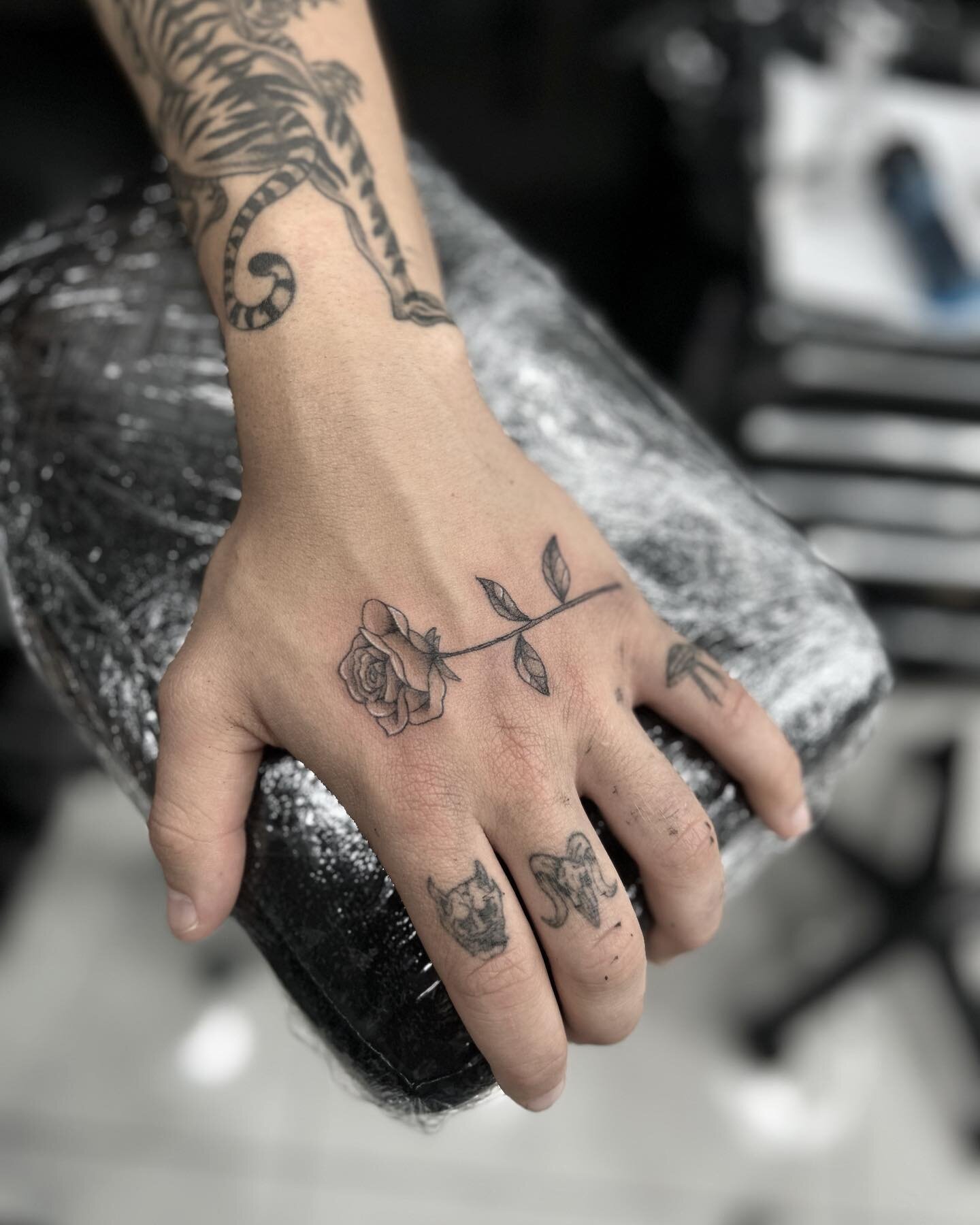 🌹🫶🏻
- 
#tattoo #tattooing #fineline #rosetattoo #finelinetattoo