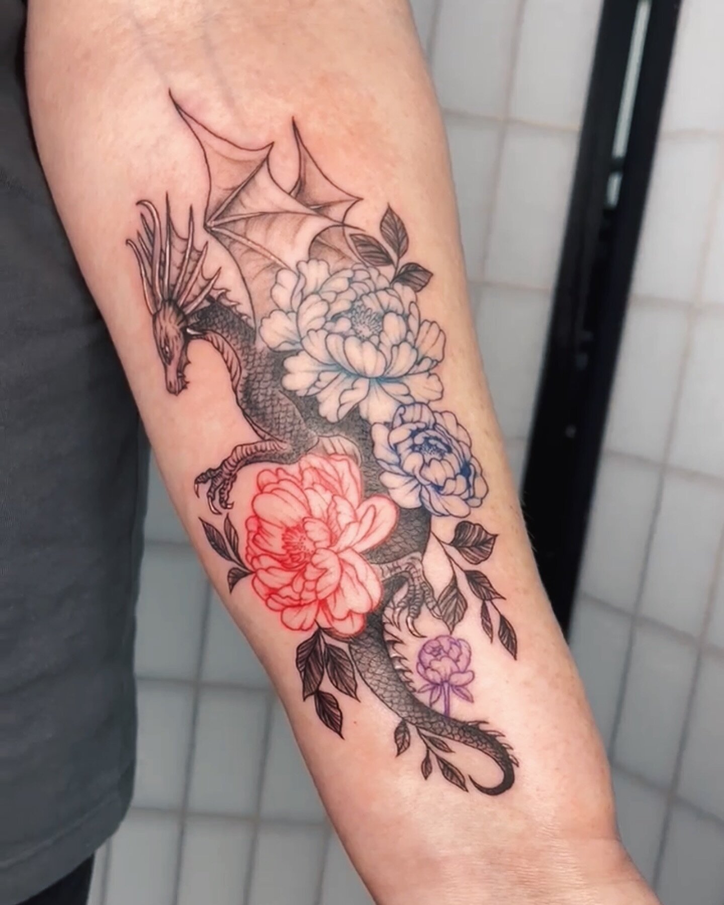 Dragon and floral piece done by Liv 🐉 | @54_tattoos 

#squiresink #goldcoast #2024 #surfersparadise #tattoo #tattooparlor #tattoostudio #ink #inked @pirattattoo #pirattattoomachine #tattooartist #inkart #inkdrawing #skills #tattooideas #drpickles #t