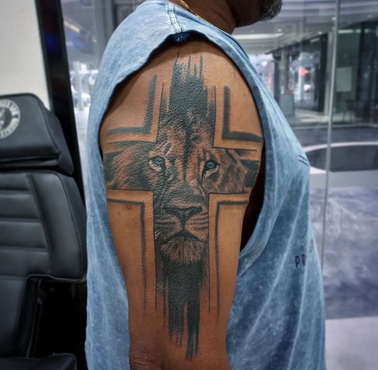 Realism lion piece done by Luke 🦁 It turned out incredible! 🤩 | @jellybutton_tattoo 

#squiresink #goldcoast #2024 #surfersparadise #tattoo #tattooparlor #tattoostudio #ink #inked @pirattattoo #pirattattoomachine #tattooartist #inkart #inkdrawing #