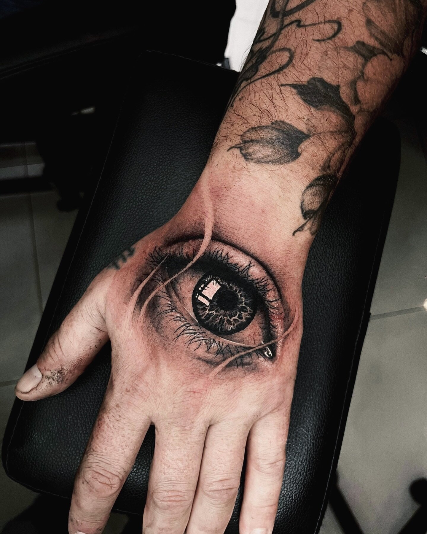 Eye can&rsquo;t get over how incredible this piece turned out 👀 Done by Manuel 🔥 | @manuelviola.tattoos 

#squiresink #goldcoast #2024 #surfersparadise #tattoo #tattooparlor #tattoostudio #ink #inked @pirattattoo #pirattattoomachine #tattooartist #