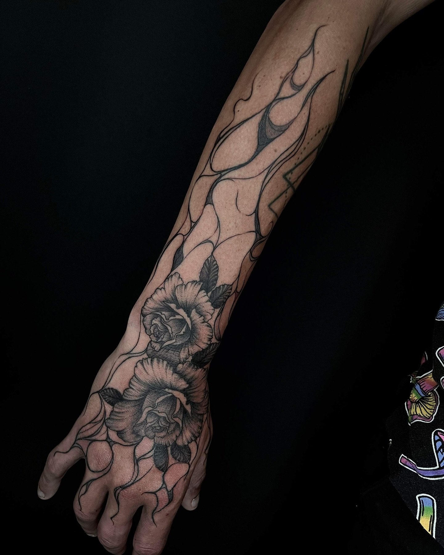 Incredible forearm piece done by Manuel. Majority of it freehand 🤩 | @manuelviola.tattoos 

#squiresink #goldcoast #2024 #surfersparadise #tattoo #tattooparlor #tattoostudio #ink #inked @pirattattoo #pirattattoomachine #tattooartist #inkart #inkdraw