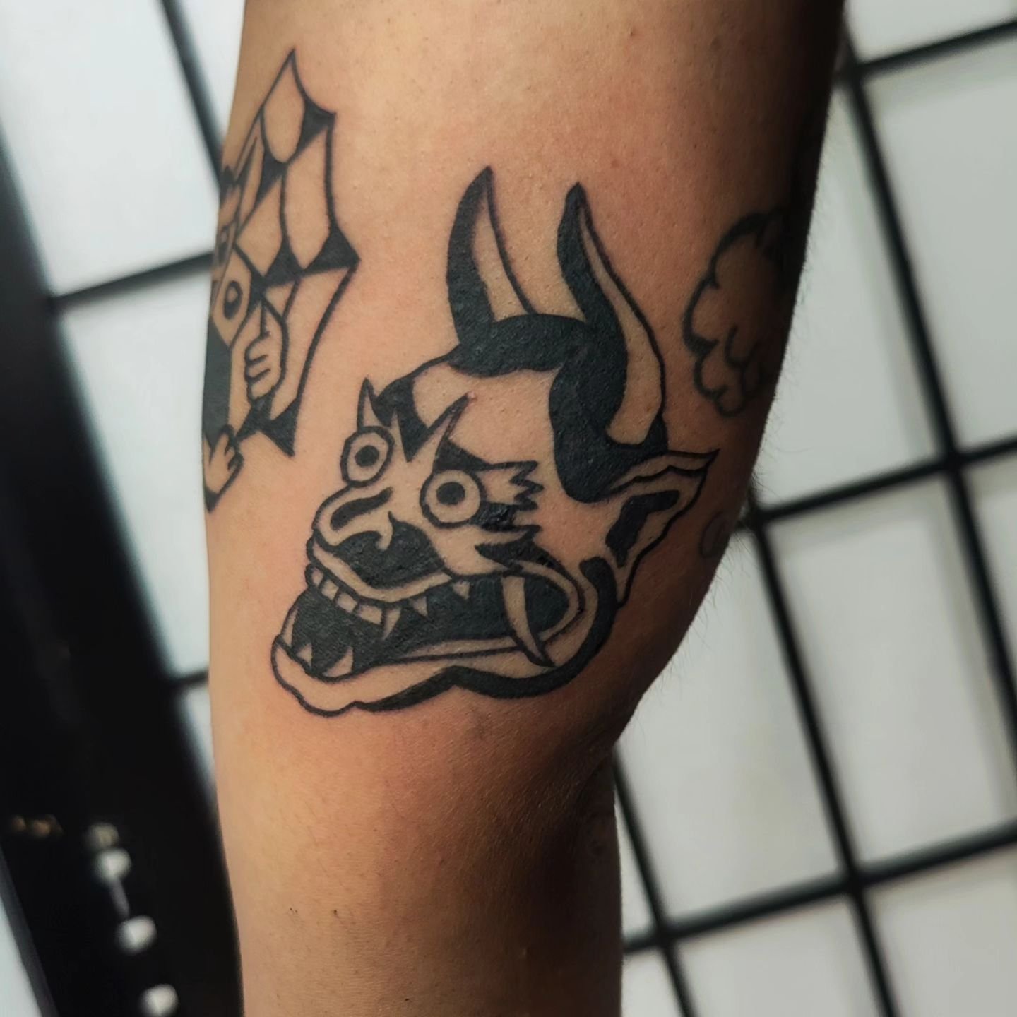 Thank you so much @daya4everever! You're a legend 🙏 

Done @squiresink

#tattooapprentice #tradflash&nbsp; #traditionaltattoo #americantattoo&nbsp; #australiantraditionaltattoos #blacktraditional #traditionalartist #tattoo #classictattoos #vintageta