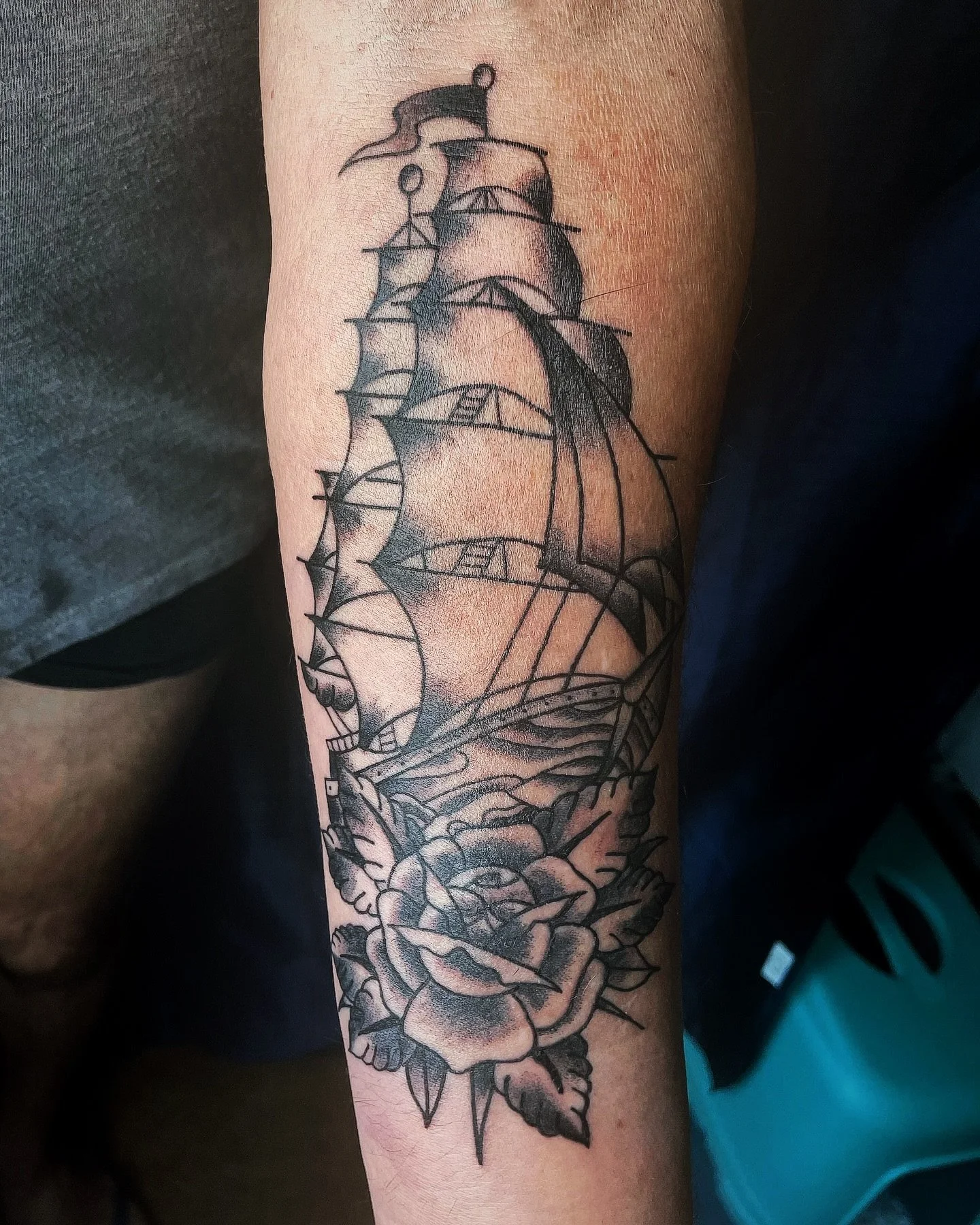 Veliero traditional tattoo ⛵️#traditionaltatoo #velierotraditional #tattooartist #blackandwhitetraditionaltattoo