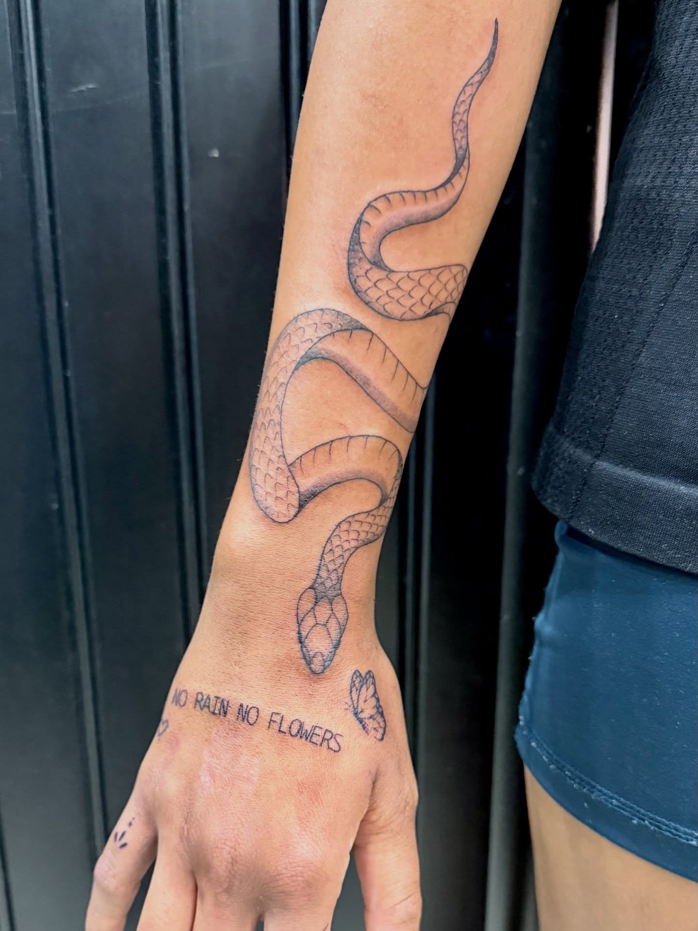 I disappeared for a sec but the ink didn&rsquo;t 🦂

Lots of matching tattoos lately, bring on more! 👯&zwj;♀️

At: @squiresink 
By: @lilacjac.tattoos 

#goldcoasttattoo #tattoo #tattooartists #surfersparadisetattoo #matchingtattoo
