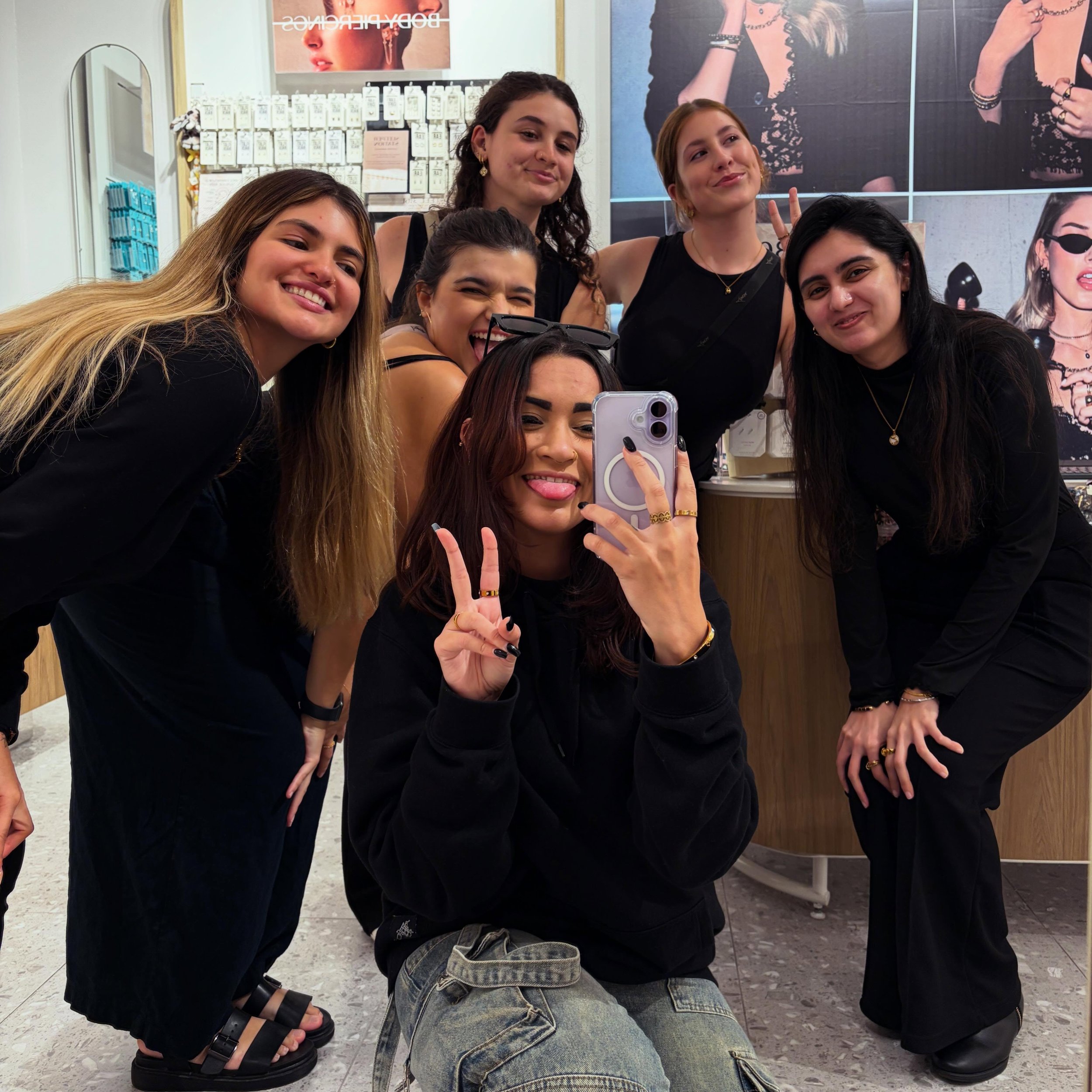 LIVE, LAUGH, LOVIVI ❤️💕
Cheers to the OG crew 🥂