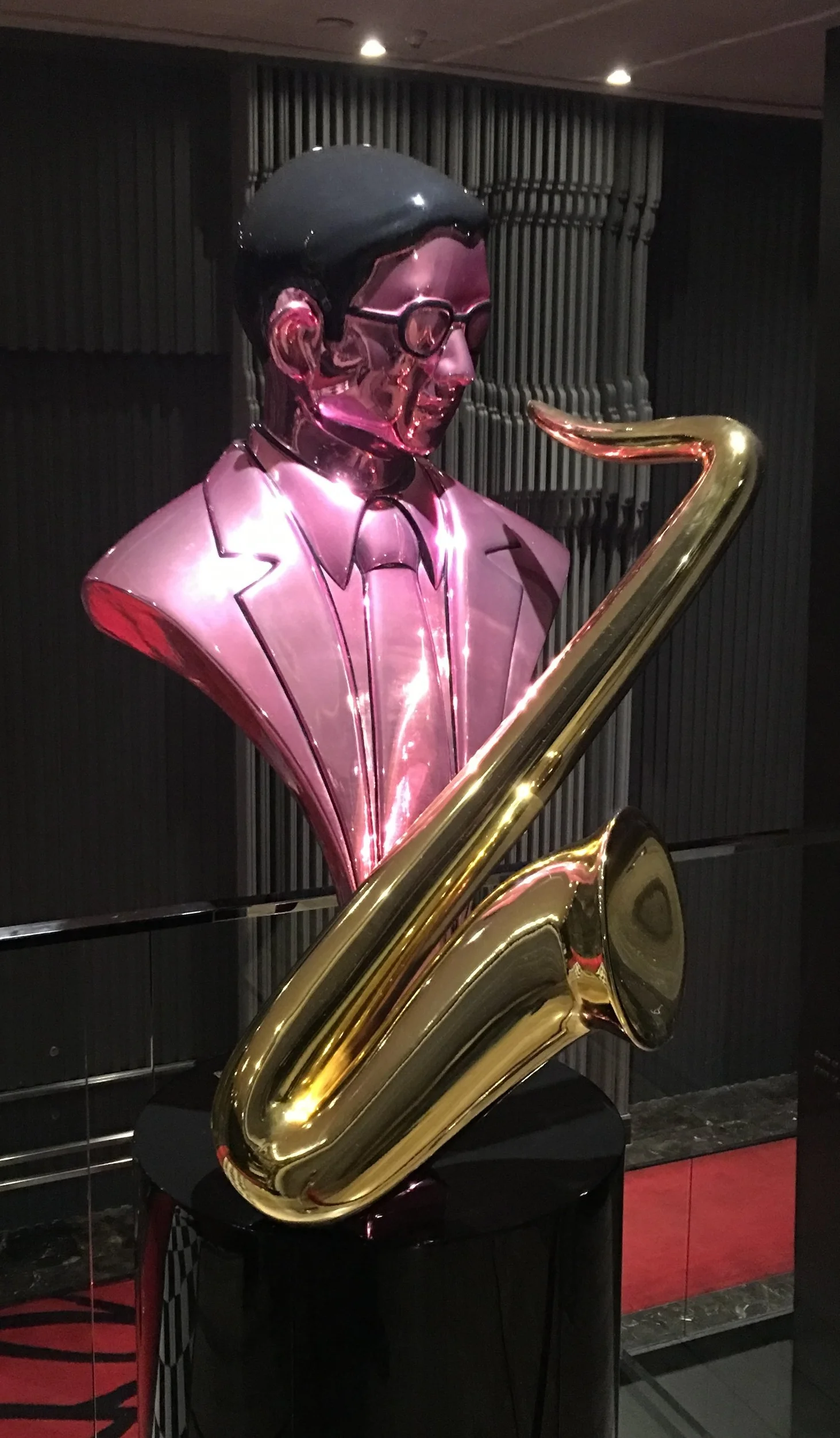 Pop Jazz, King Rama 9 collection: mirror-polished pink chrome bust with a gold chrome saxophone, on a black column